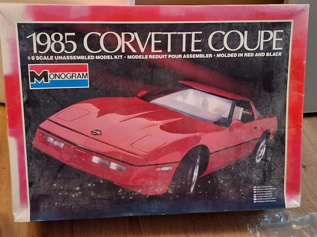 Monogram 1:8 - Model car - 1985 Corvette Coupe