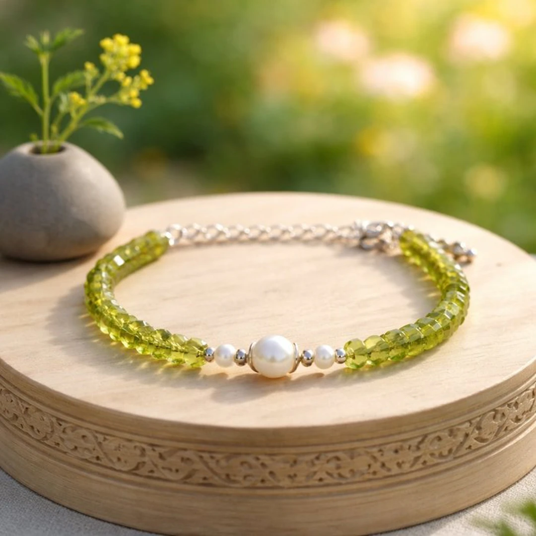 Pearl - Silver - Bracelet - Akoya pearls, peridot