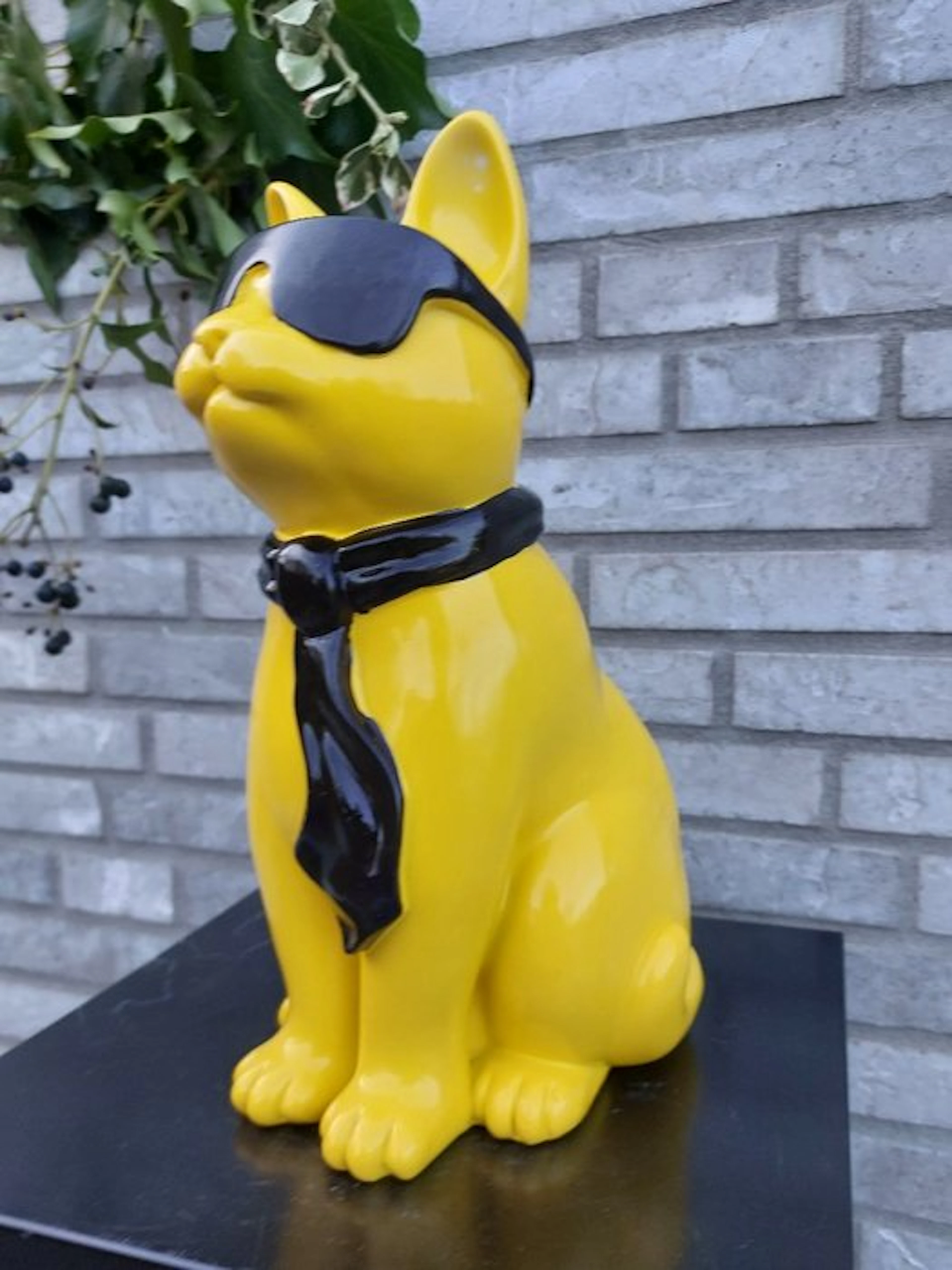 Statue, yellow cat with tie and sunglasses - 29 cm - polyresin