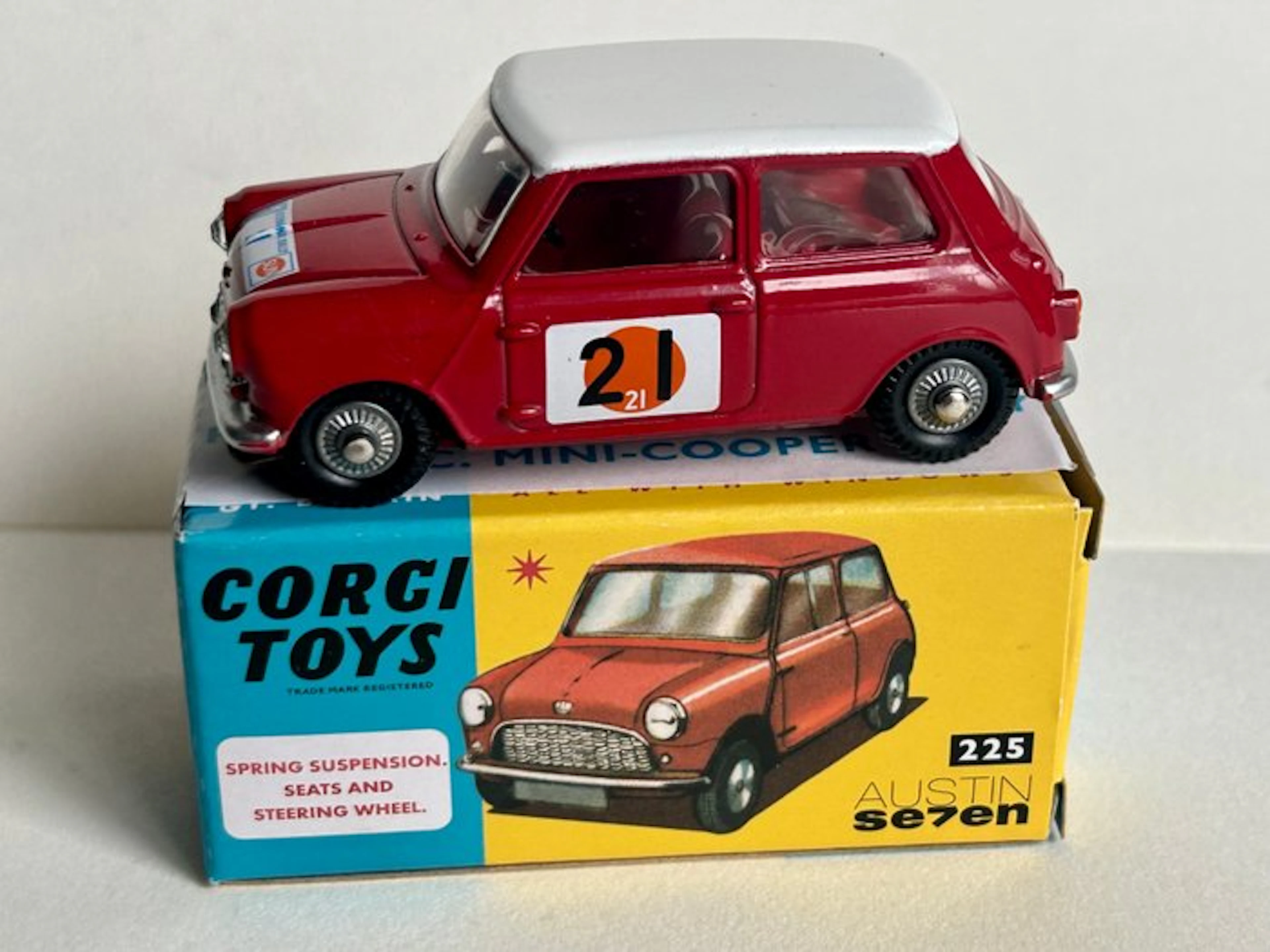 Corgi Toys 1:43 - Model car - Re-edition Austin Mini...