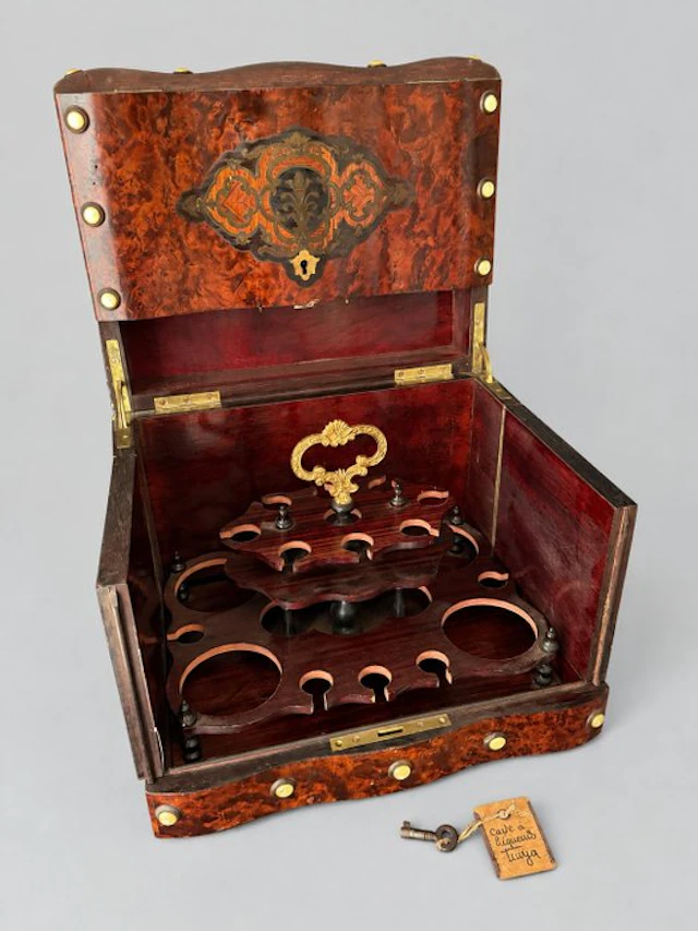 Liquor cabinet - Thuya - Napoleon III liquor cabinet.