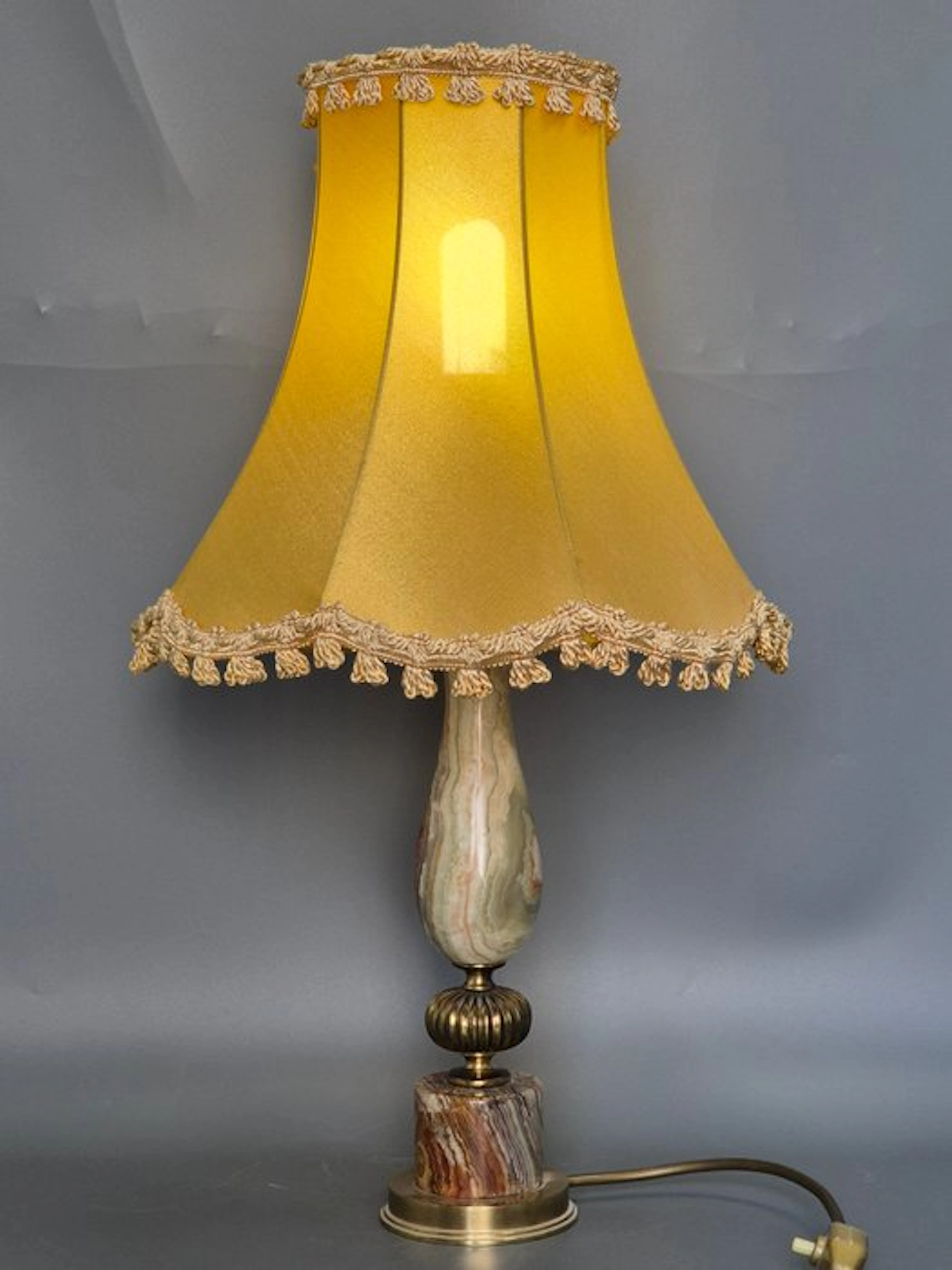 Mayan Tischlampe – Messing & Onyx mit gelbem Textilschirm - Table lamp - Metal