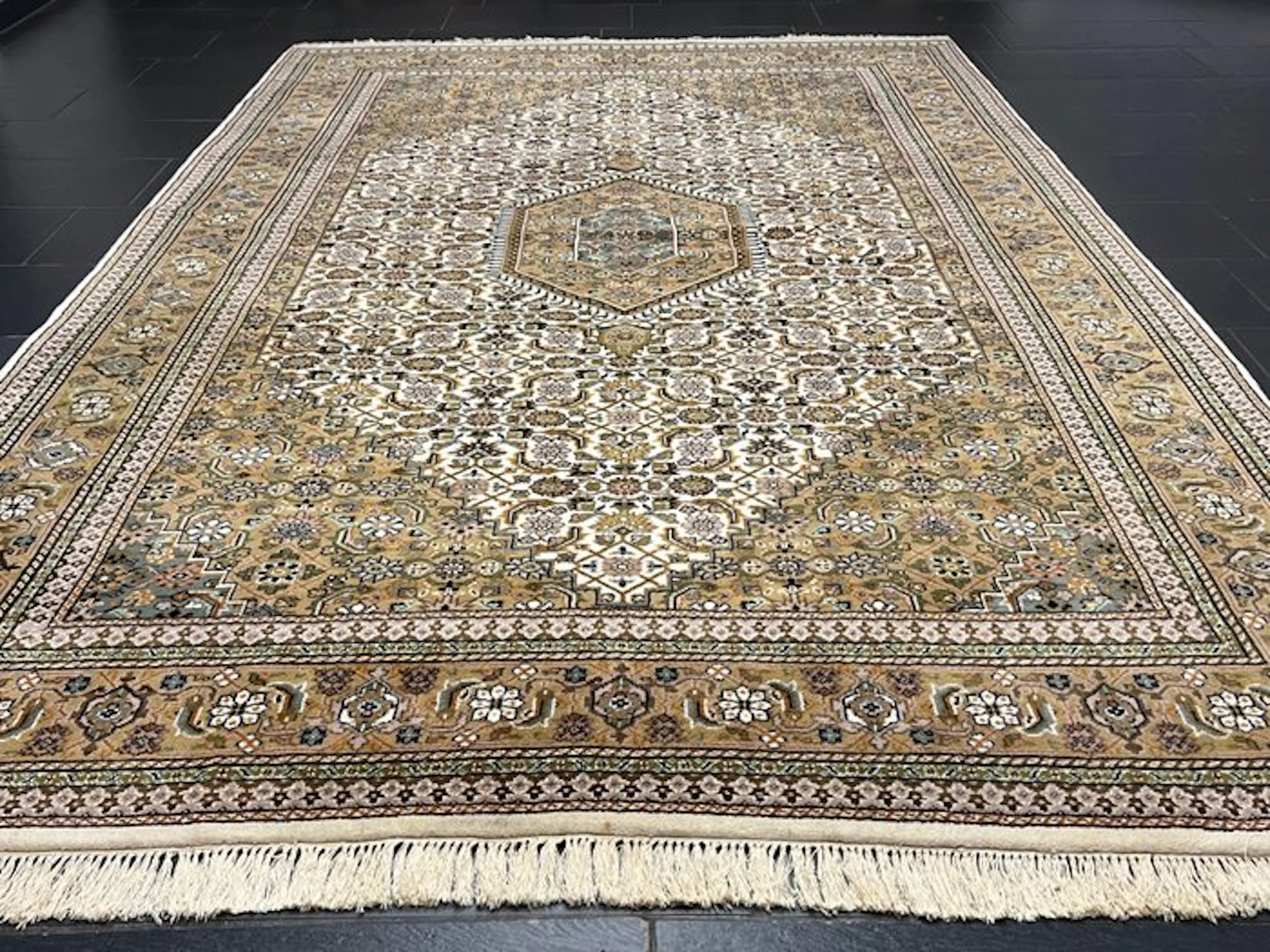 Bidjar - Rug - 305 cm - 205 cm