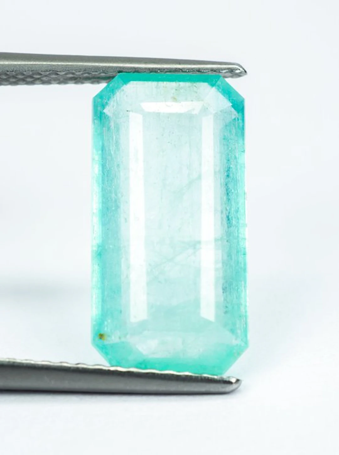 No reserve price Green Emerald - 4.24 ct - International...