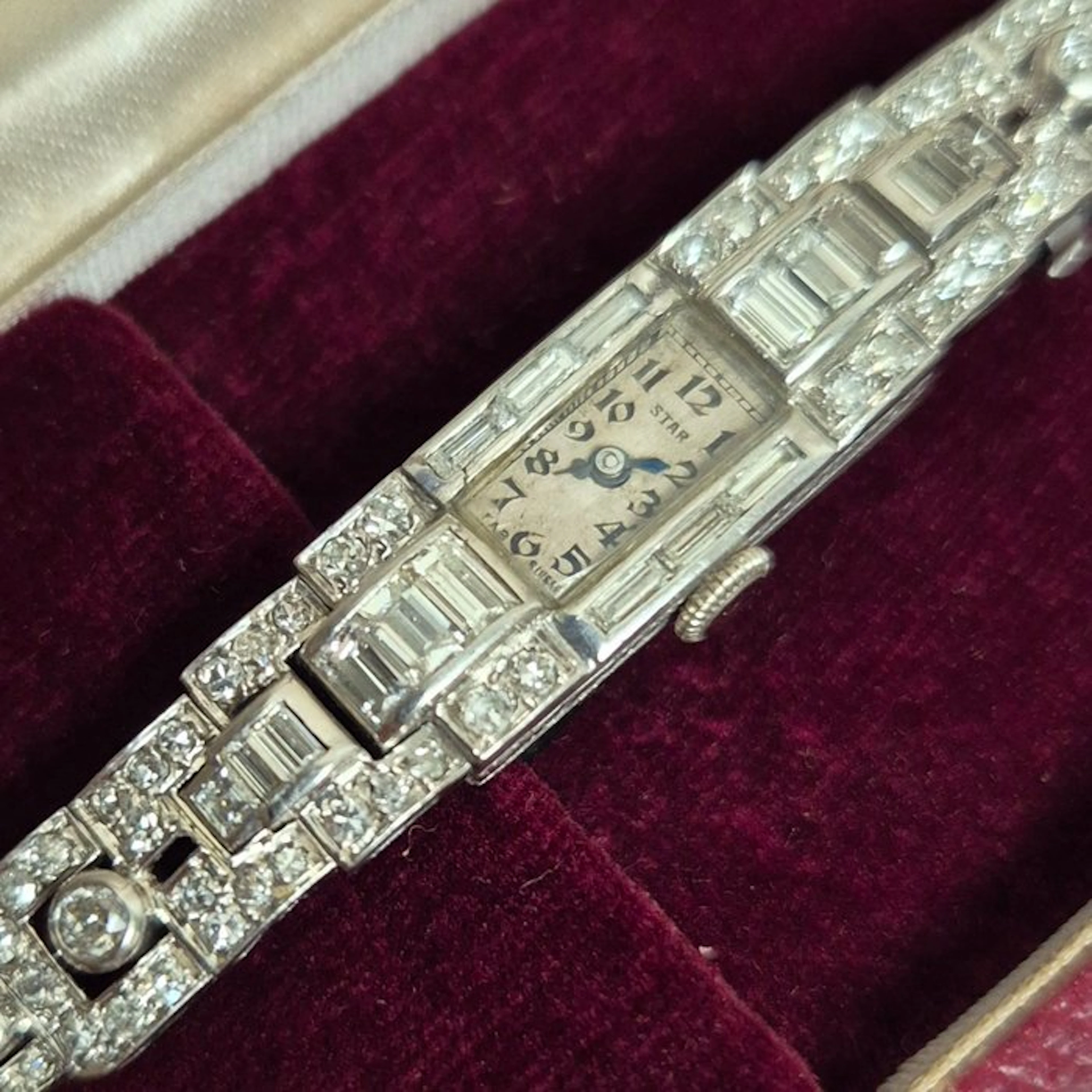 Montre bracelet Art Déco STAR en platine - Diamants 2,16...