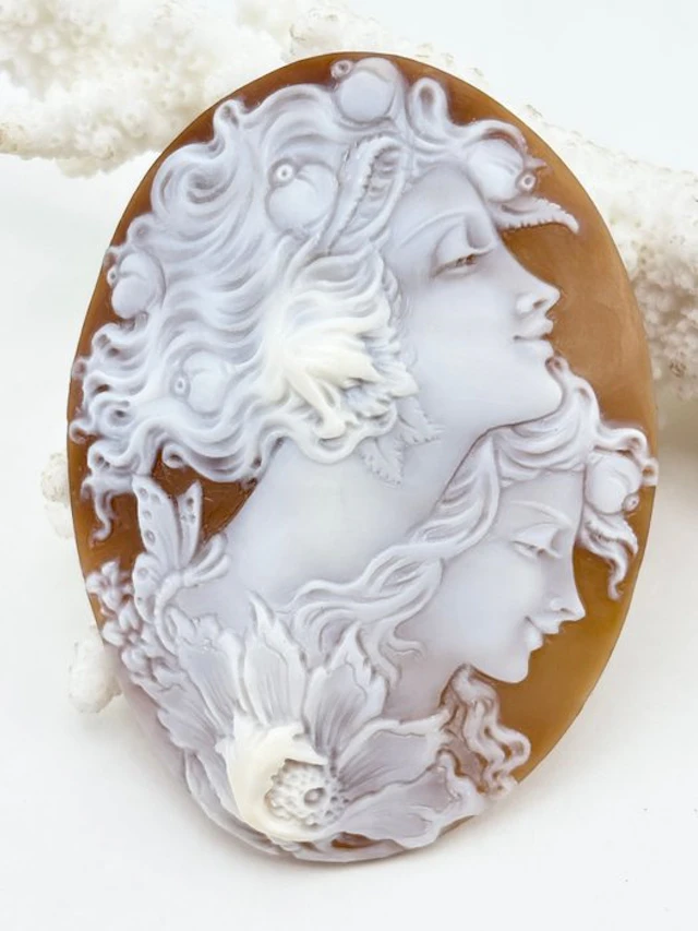 Cassis madagascariensis Cameo - Hand-engraved cameo