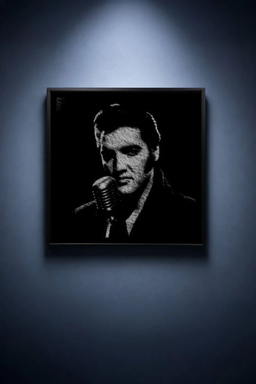 Tijs Dragtsma (1992) - Elvis Through Scratched Light
