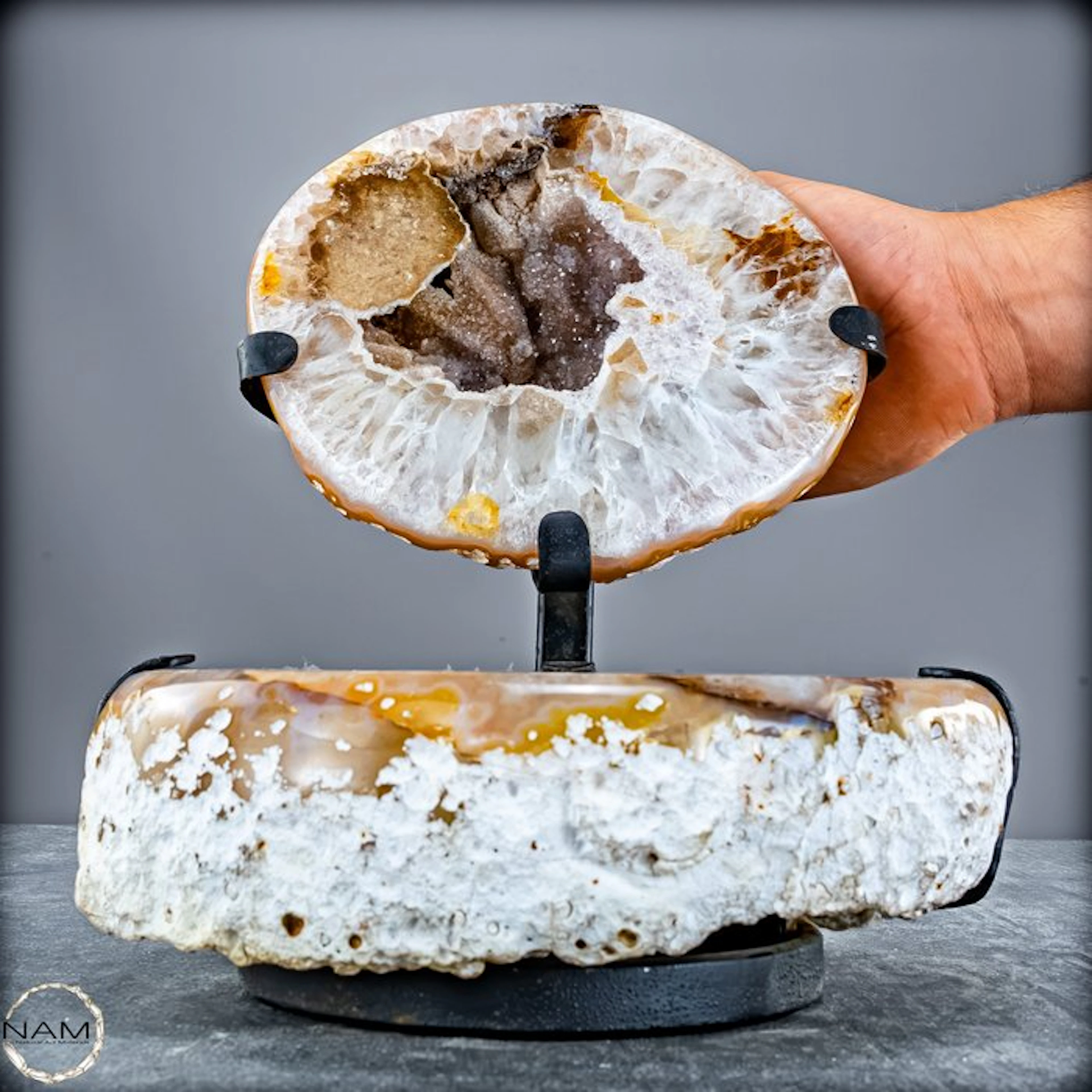 Exclusive agate jewelry box with natural chalcedony druzy...