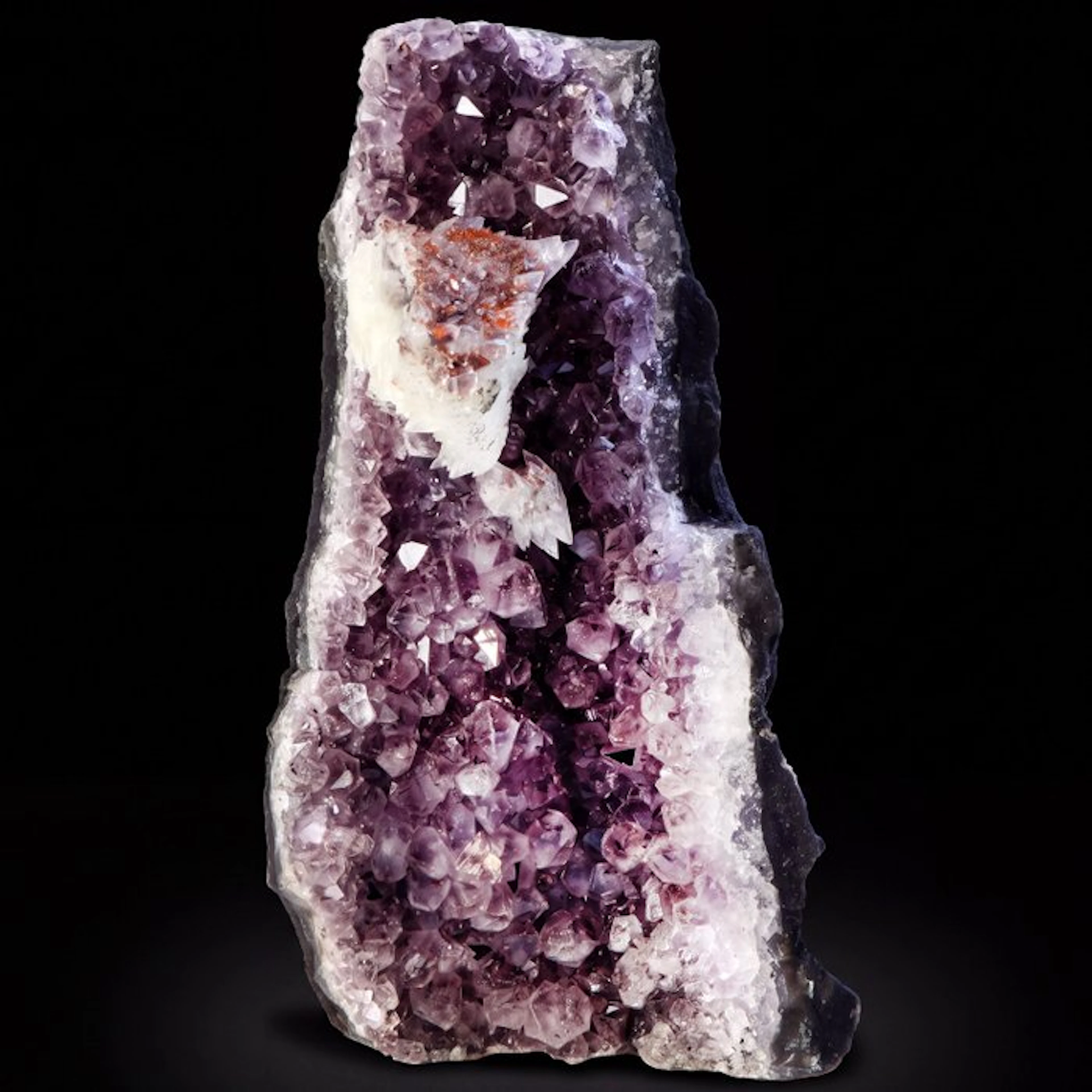 Red Amethyst - Geode - 23x12x9 cm- 2.8 kg