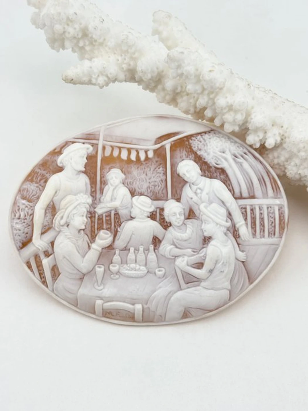 Cassis madagascariensis - Cameo - hand-carved cameo
