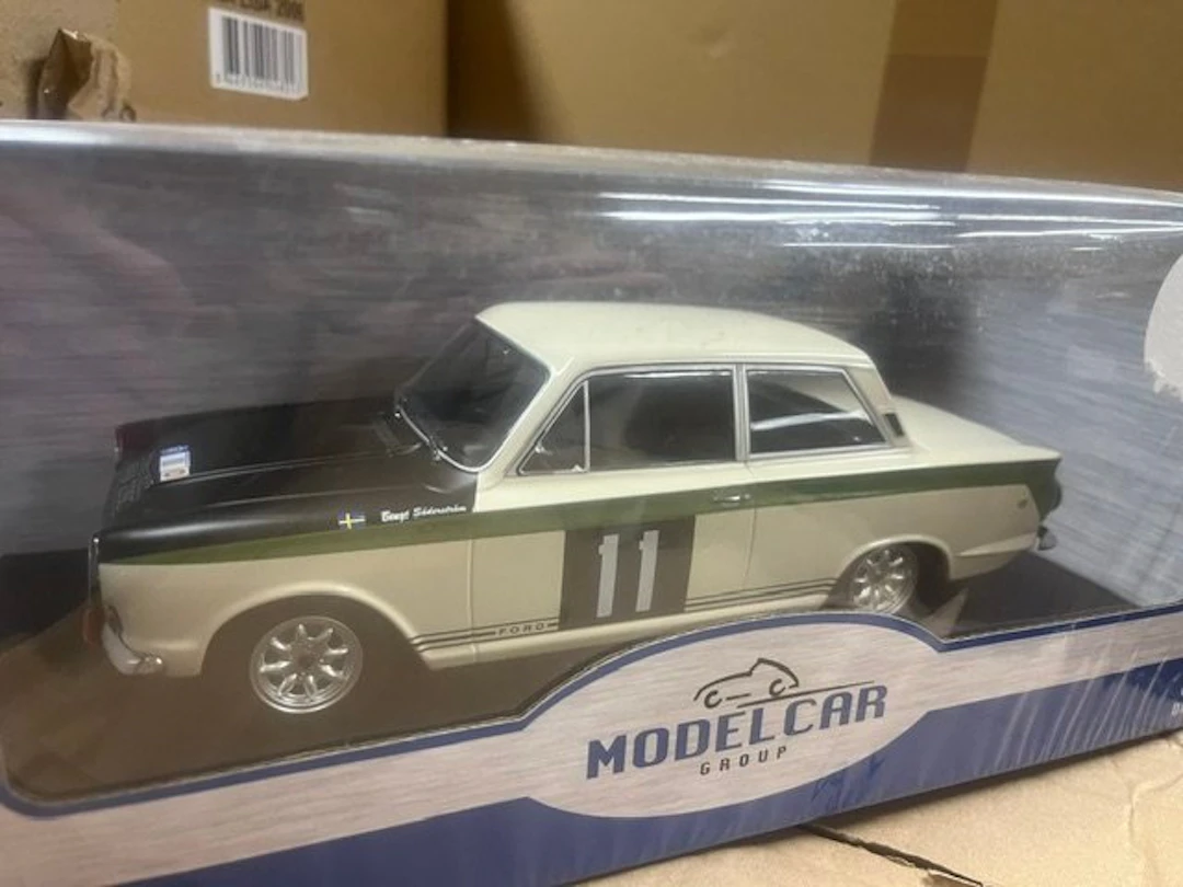 Modelcar Group 1:18 - Model car - Ford Cortina