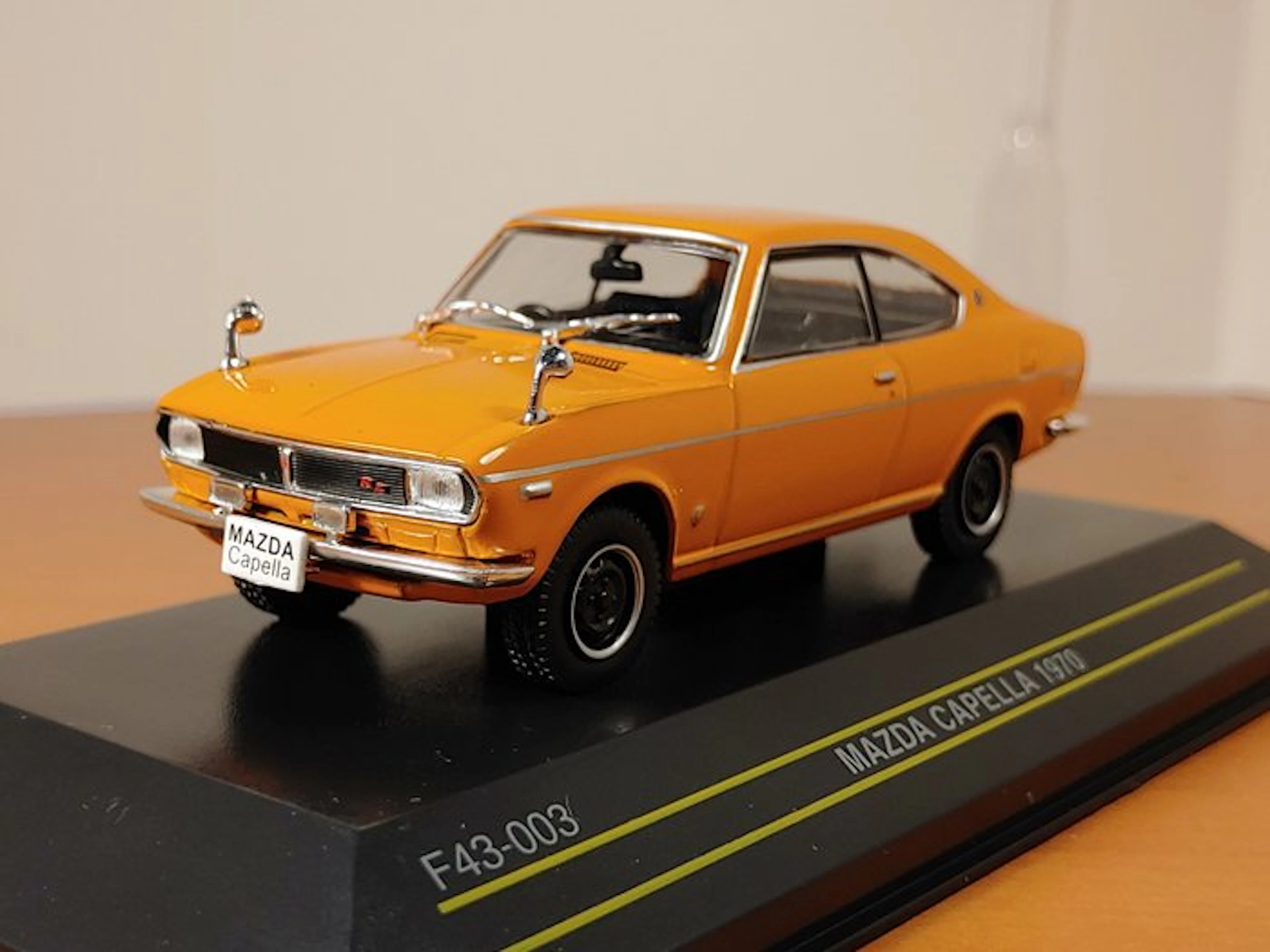 FIRST:43 Models 1:43 - Model coupé - Mazda Capella (626) 1970