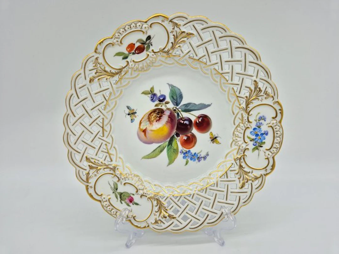 Meissen - Durchbruchteller mit Obstmalerei und Goldstaffage - Plate - Porcelain