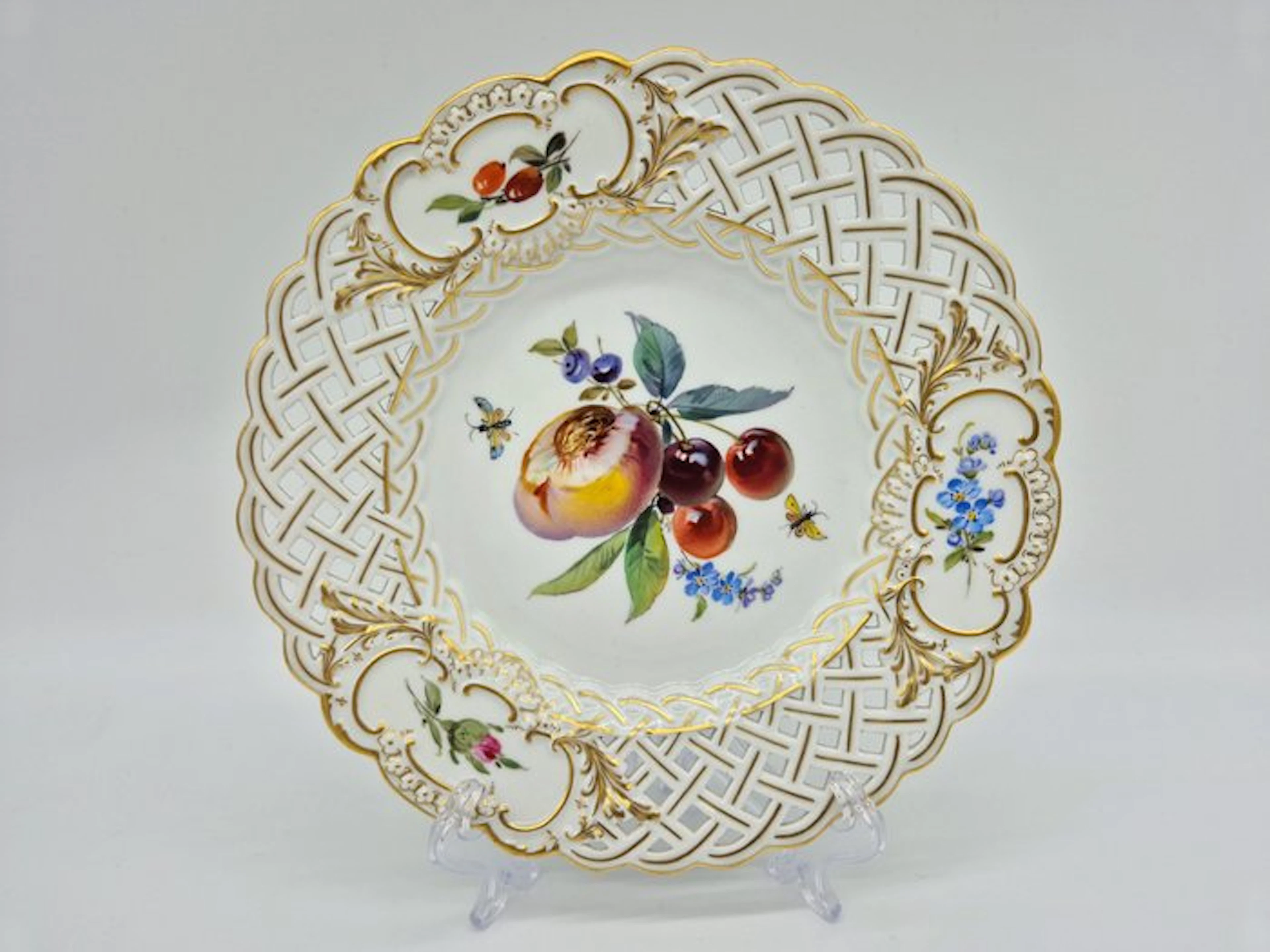Meissen - Durchbruchteller mit Obstmalerei und Goldstaffage - Plate - Porcelain