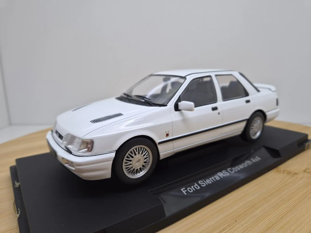 MCG 1:18 - Model car - Ford Sierra RS Cosworth 4x4