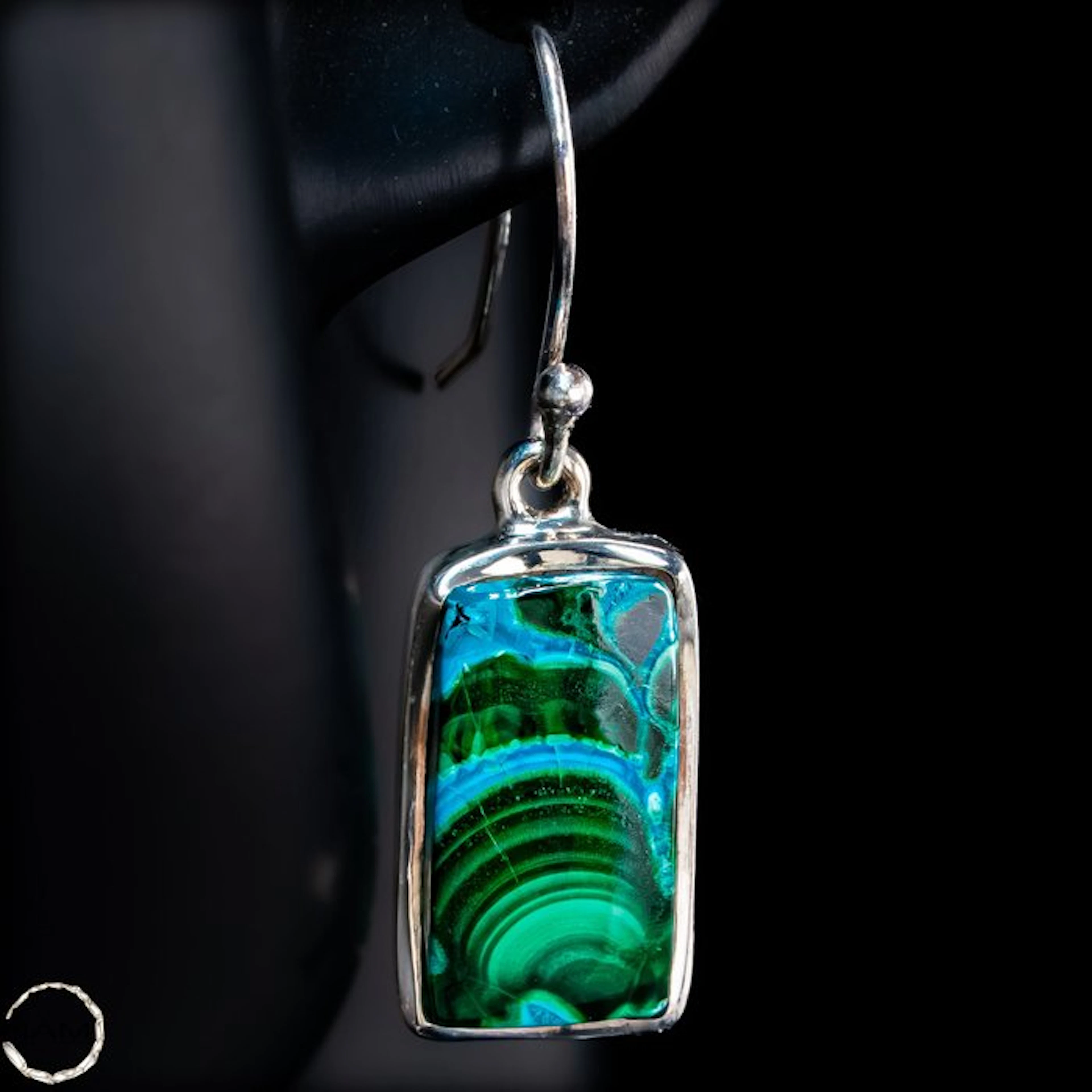Malachite earrings – Natural elegance in expressive green...