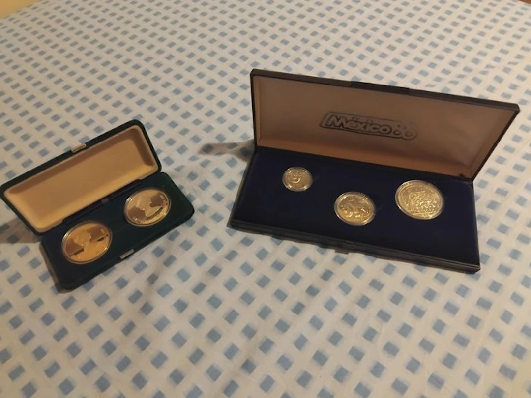Canada, Mexico. 1986/1988, 2 x commemorative sets