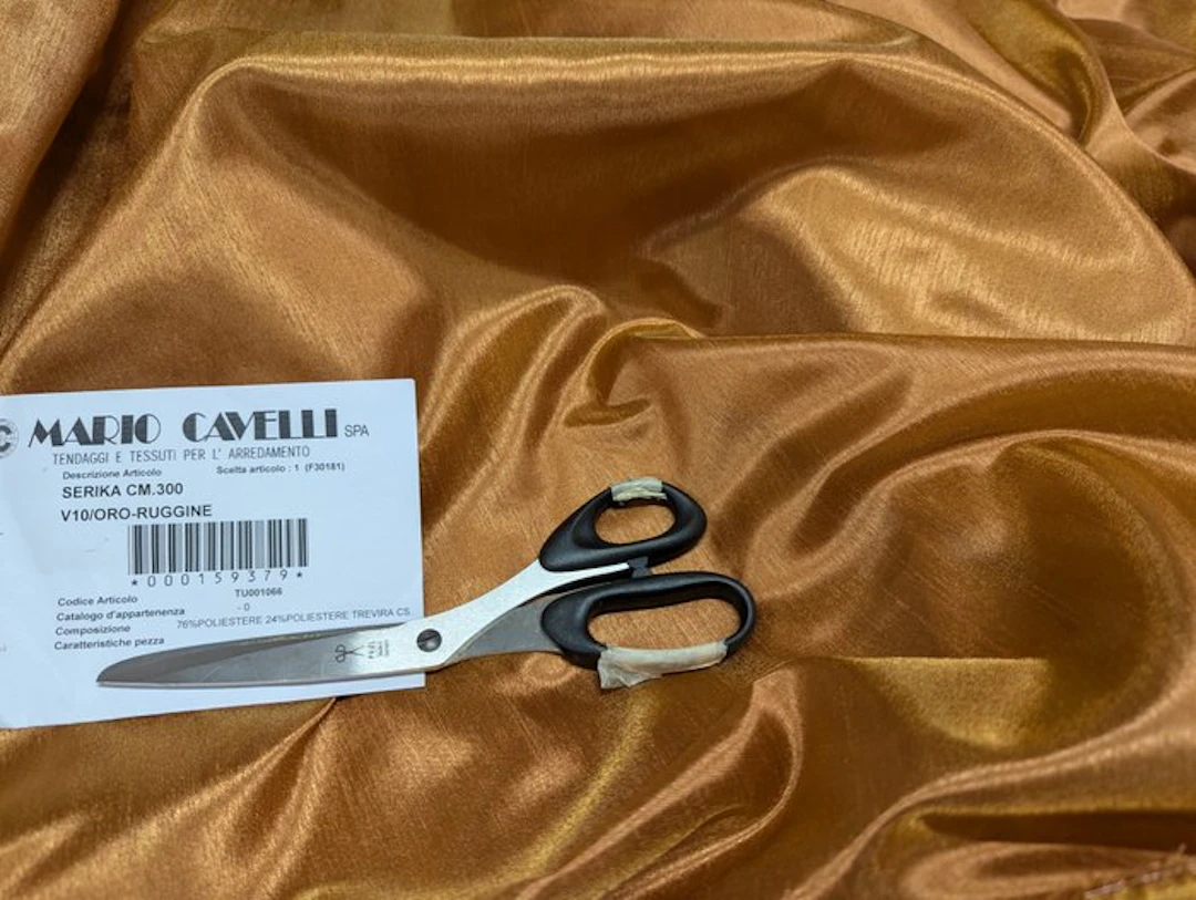 Serika oro ruggine di Mario Cavelli – Tendaggio leggero in Trevira CS