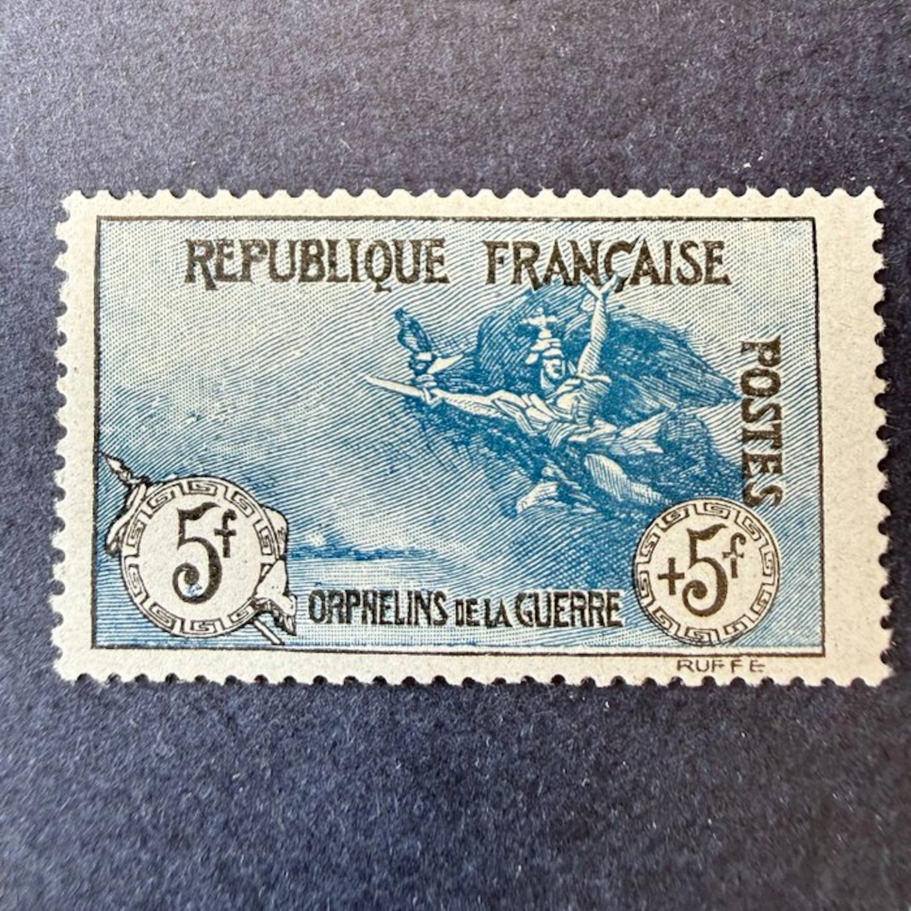France - Yvert 155 "Orphelins 5fr+5fr" mint * with hinge. Signed Calves.