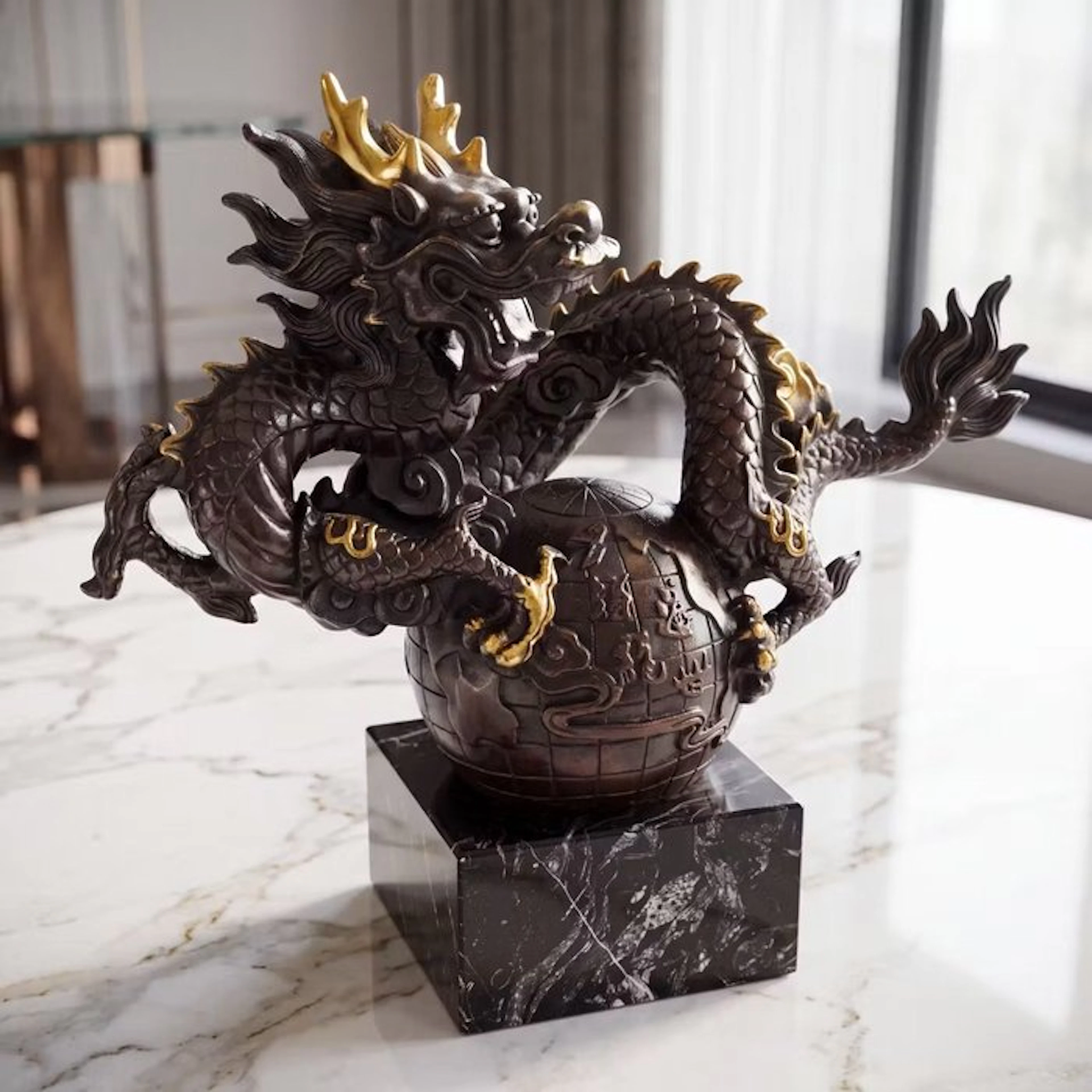Statue, Exclusief sculptuur van een draak inclusief...