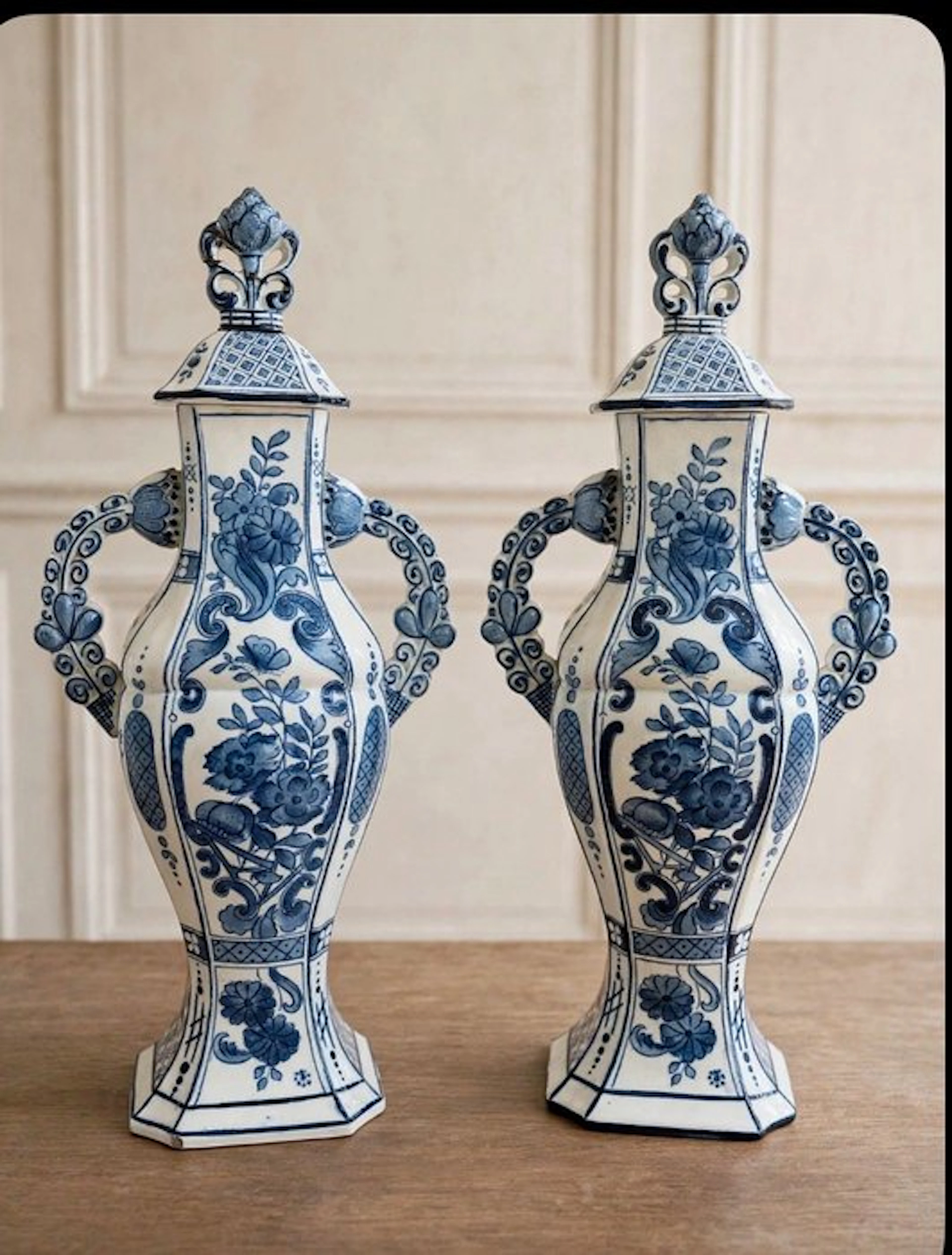 Villeroy & Boch - Lidded vase (2) - Majolica - Delft style