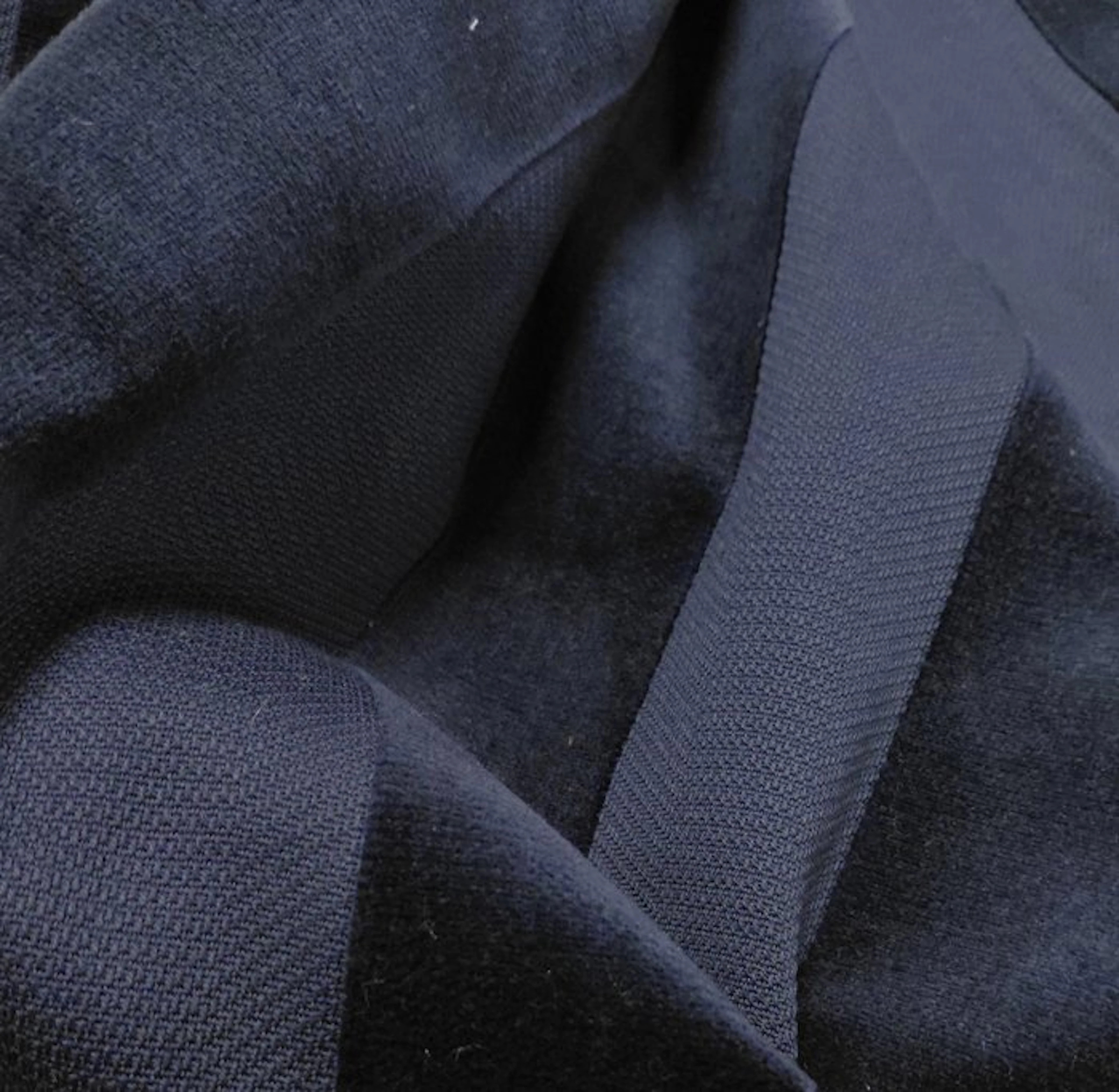Blue Stripe Velvet – Effetto Teatro Moderno in due tagli...