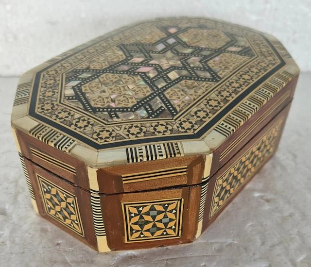 Jewellery box - Marquetry - Walnut, Olive - Geometric inlay
