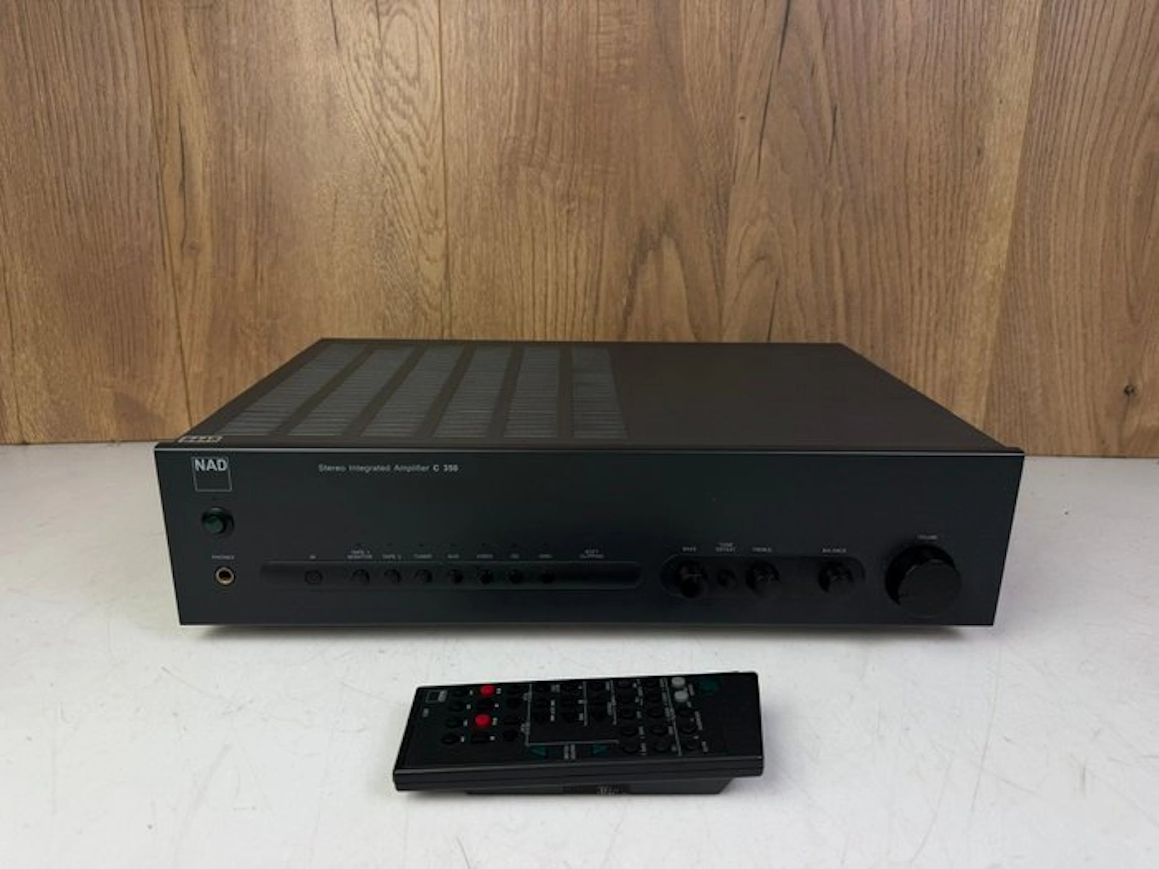NAD - C350 Solid state amplifier