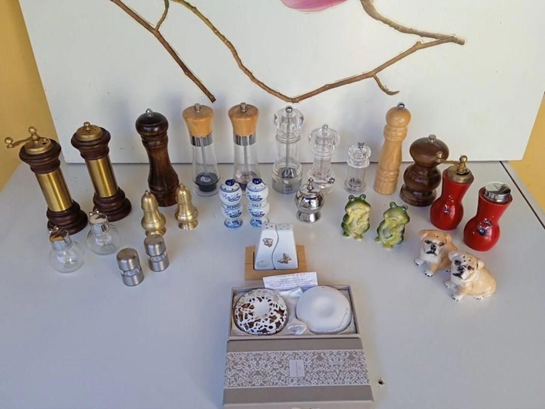 Themed collection - Set of pepper mills and salt shakers, spice containers