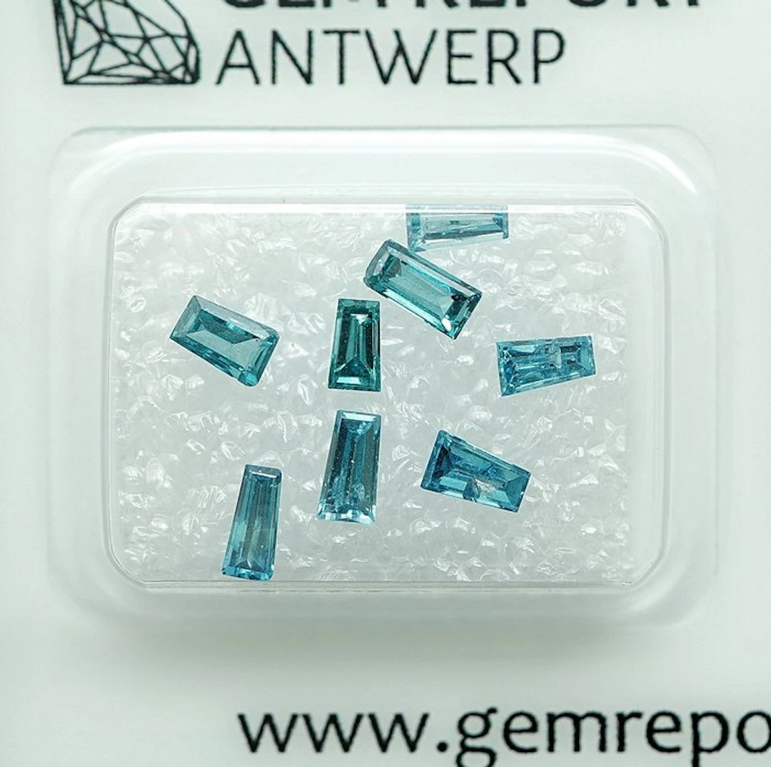 8 pcs Diamond (Colour-treated) - 1.03 ct - Tapered - Fancy intense Blue - SI1