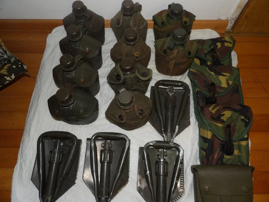 Netherlands - 10 × complete canteen bottle / 4 × complete...
