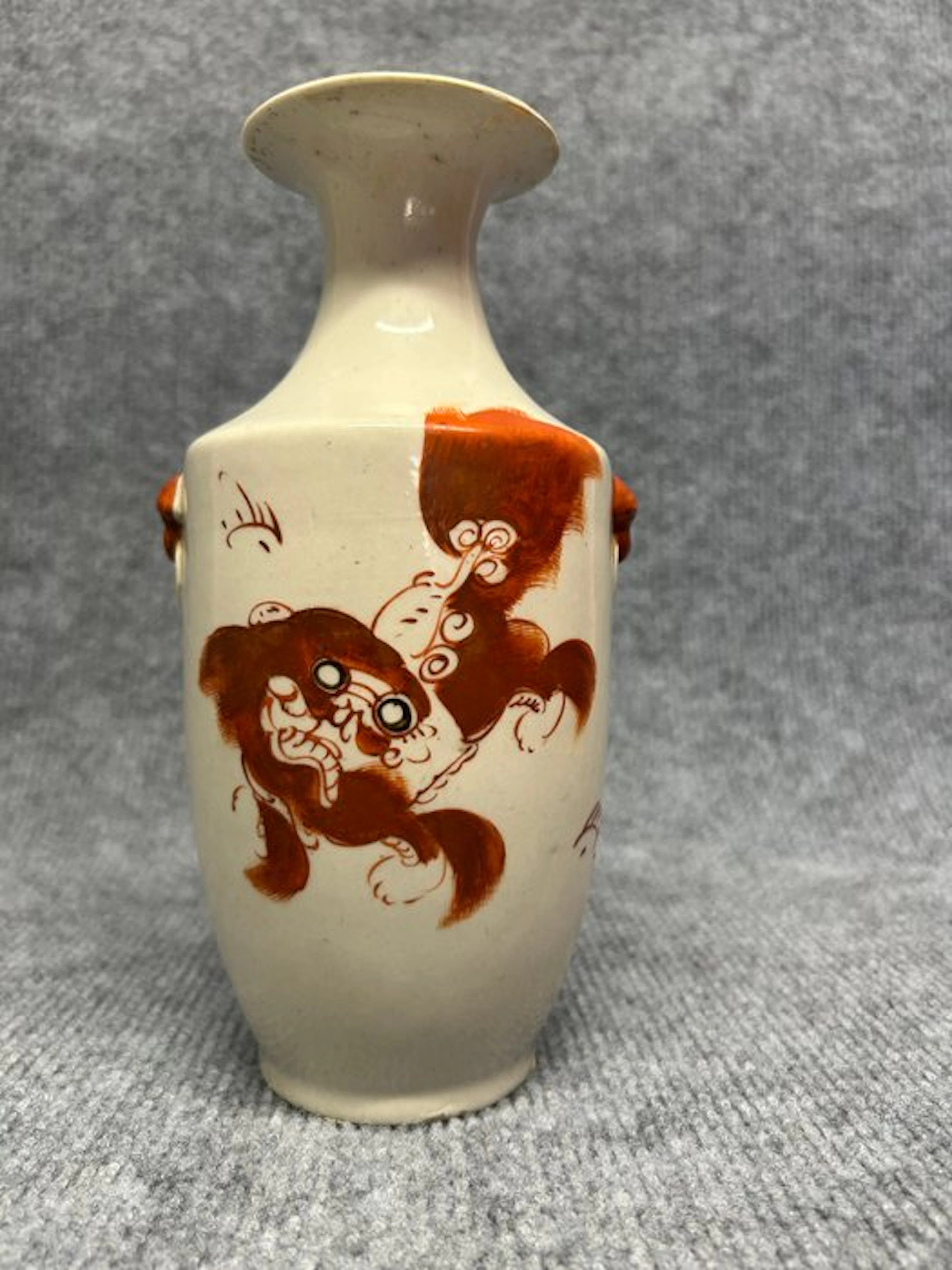 Chinese porcelain vase painted in iron red with guardian...