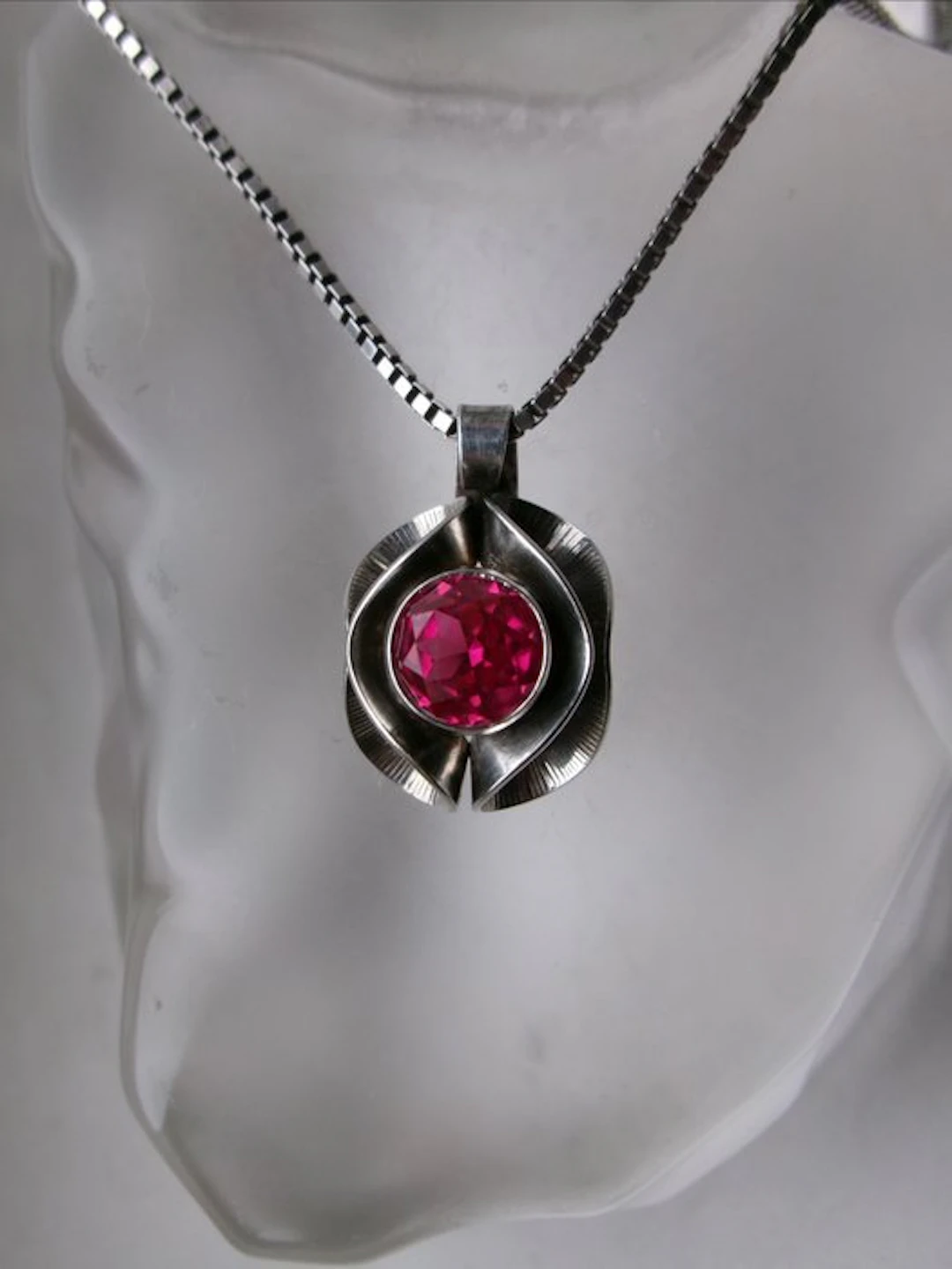 Silver, Ruby - Necklace with pendant - Art Deco Style