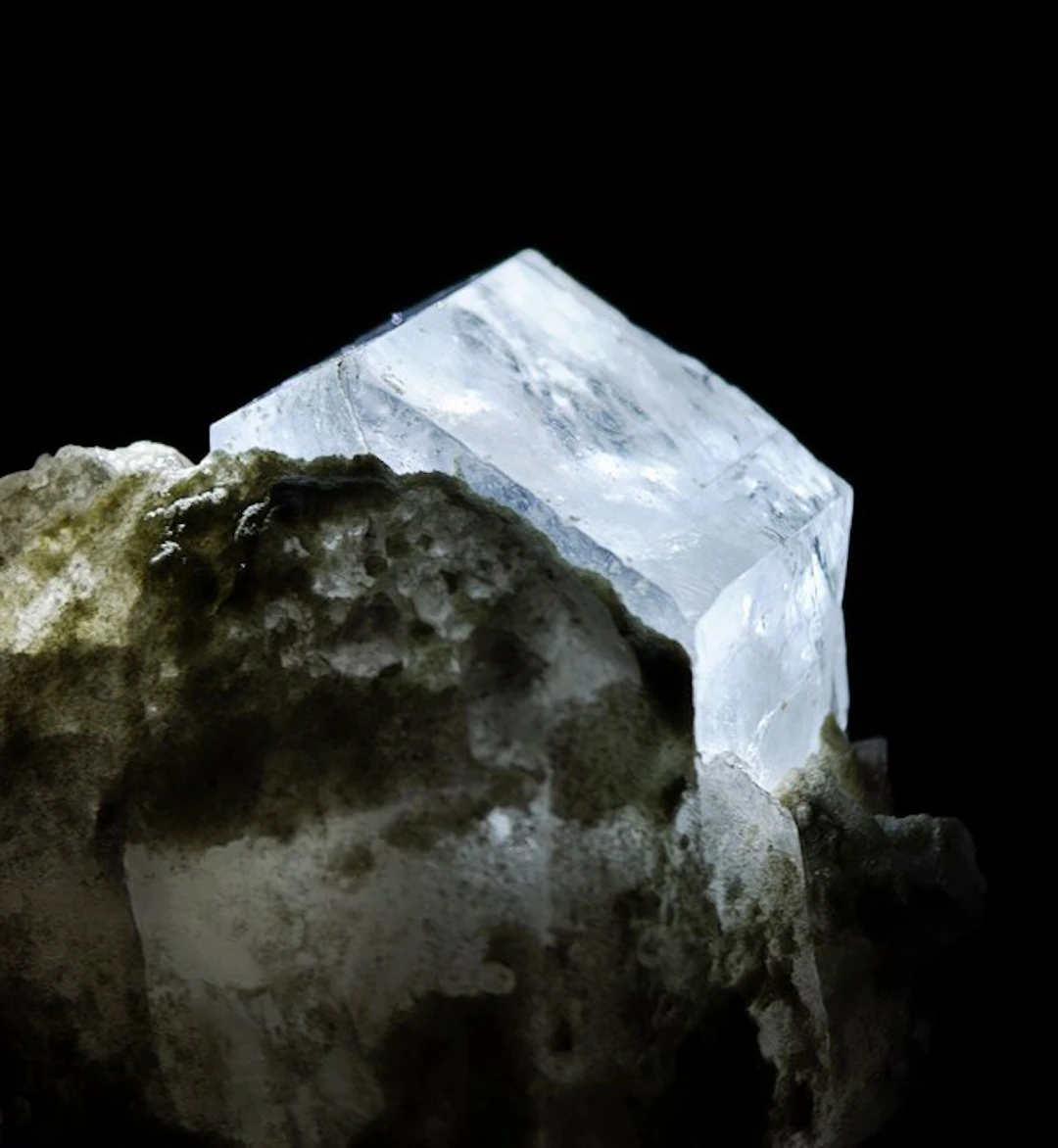 BLUE AQUAMARINE AESTHETIC with TOURMALINE and QUARTZ...