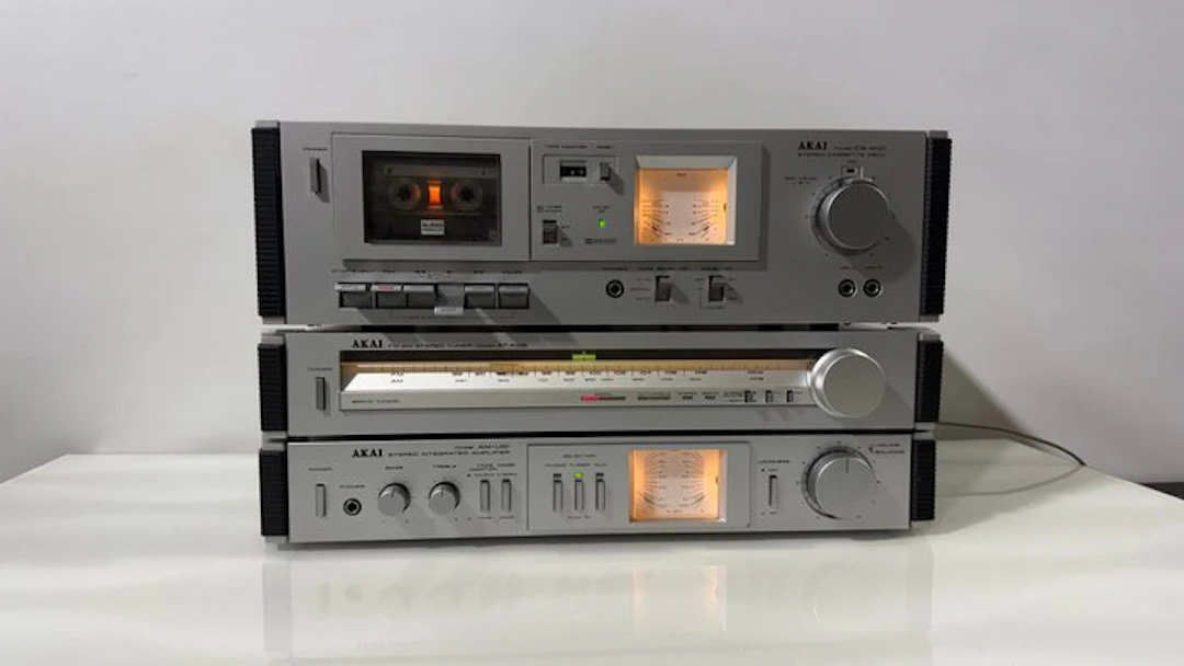 Akai - M-U01- AT-K02 - CS-M01 Solid state stereo receiver