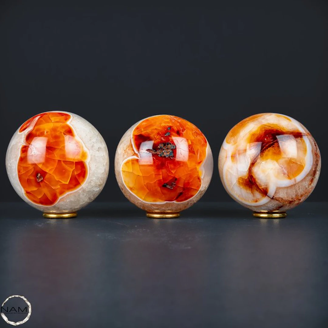 Natural carnelian spheres – Expressive three-piece set...