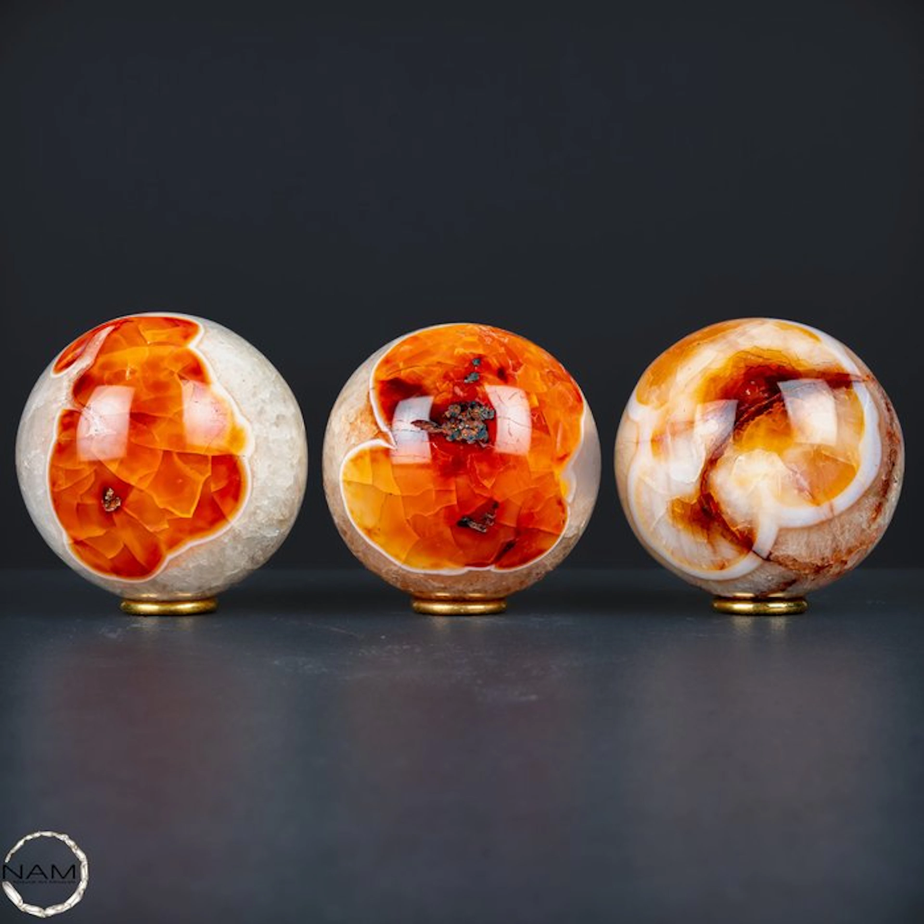 Natural carnelian spheres – Expressive three-piece set...