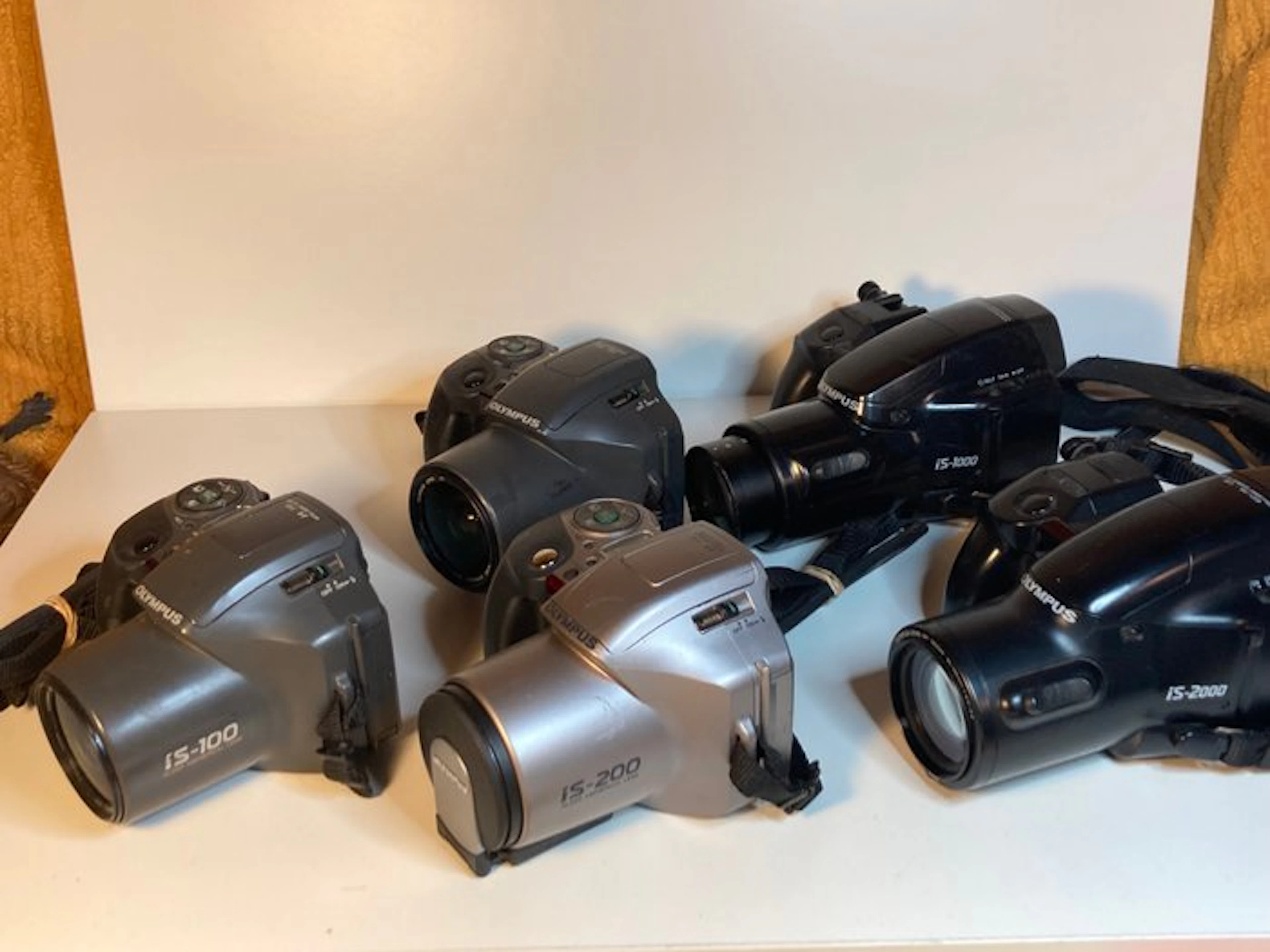 Olympus IS-10; IS-100; IS-200; IS-1000; IS-2000 Analogue compact camera