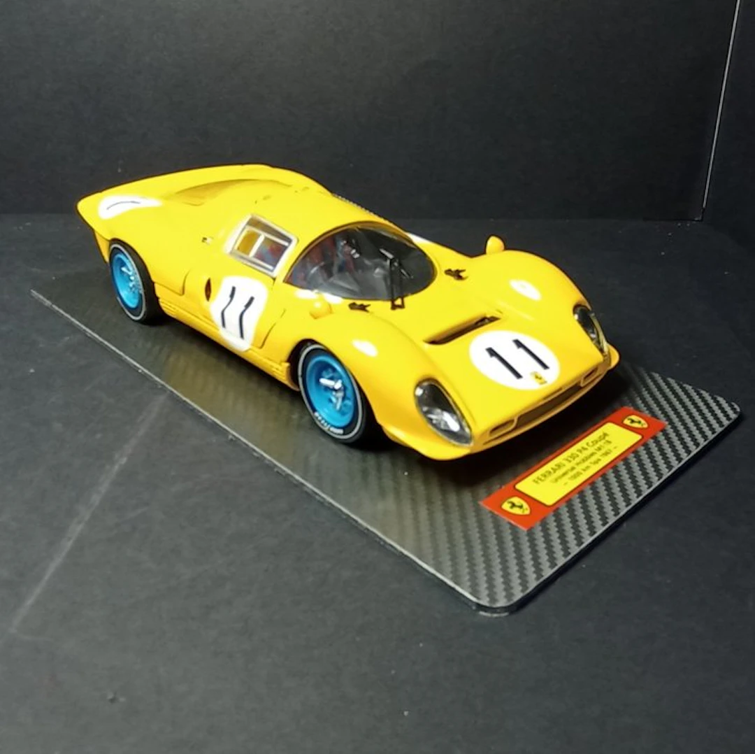 Universal Hobbies Frankreich 1:18 - Model race car - Ferrari 330 P4