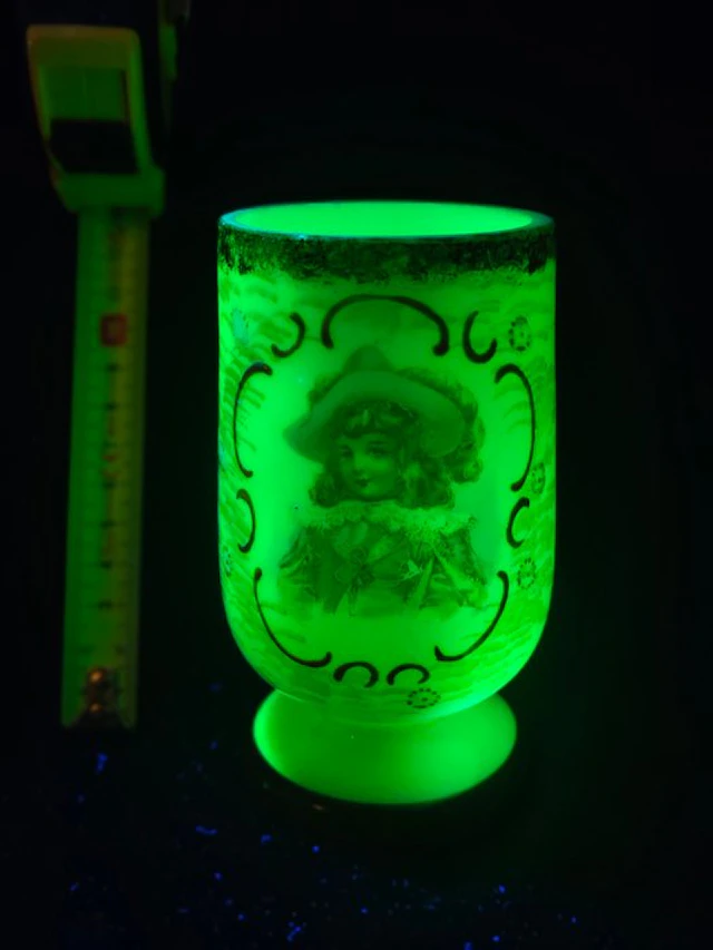 Vase - Uranium glass - Uranium Opaline Glass Vase