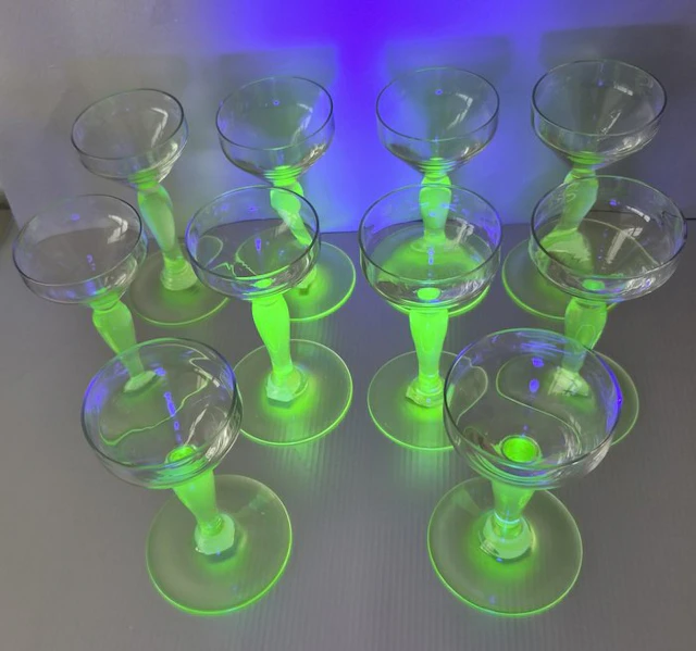 Port glass (20) - Uranium glass