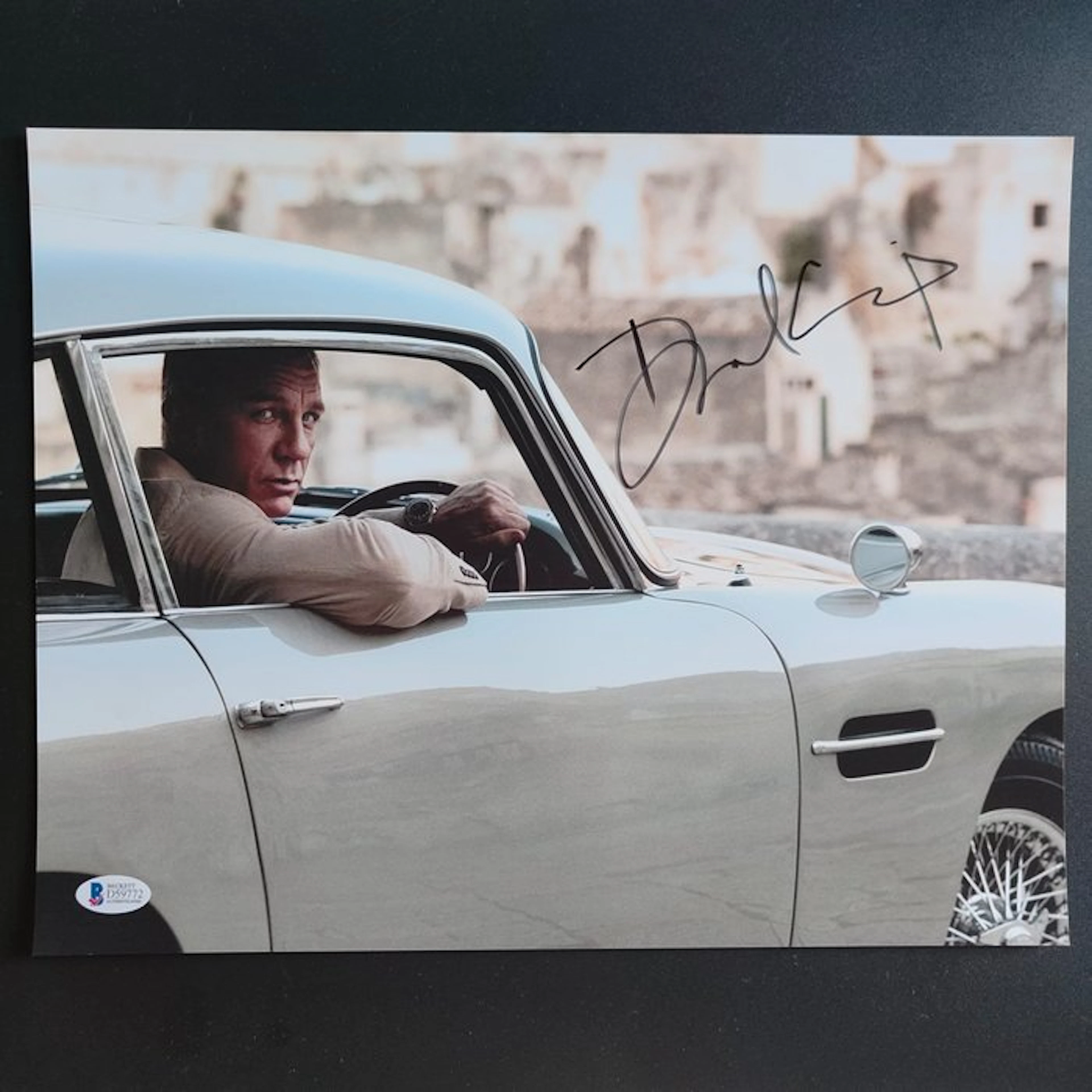 James Bond 007 - Daniel Craig – Signed Photo 11x14" – Beckett COA