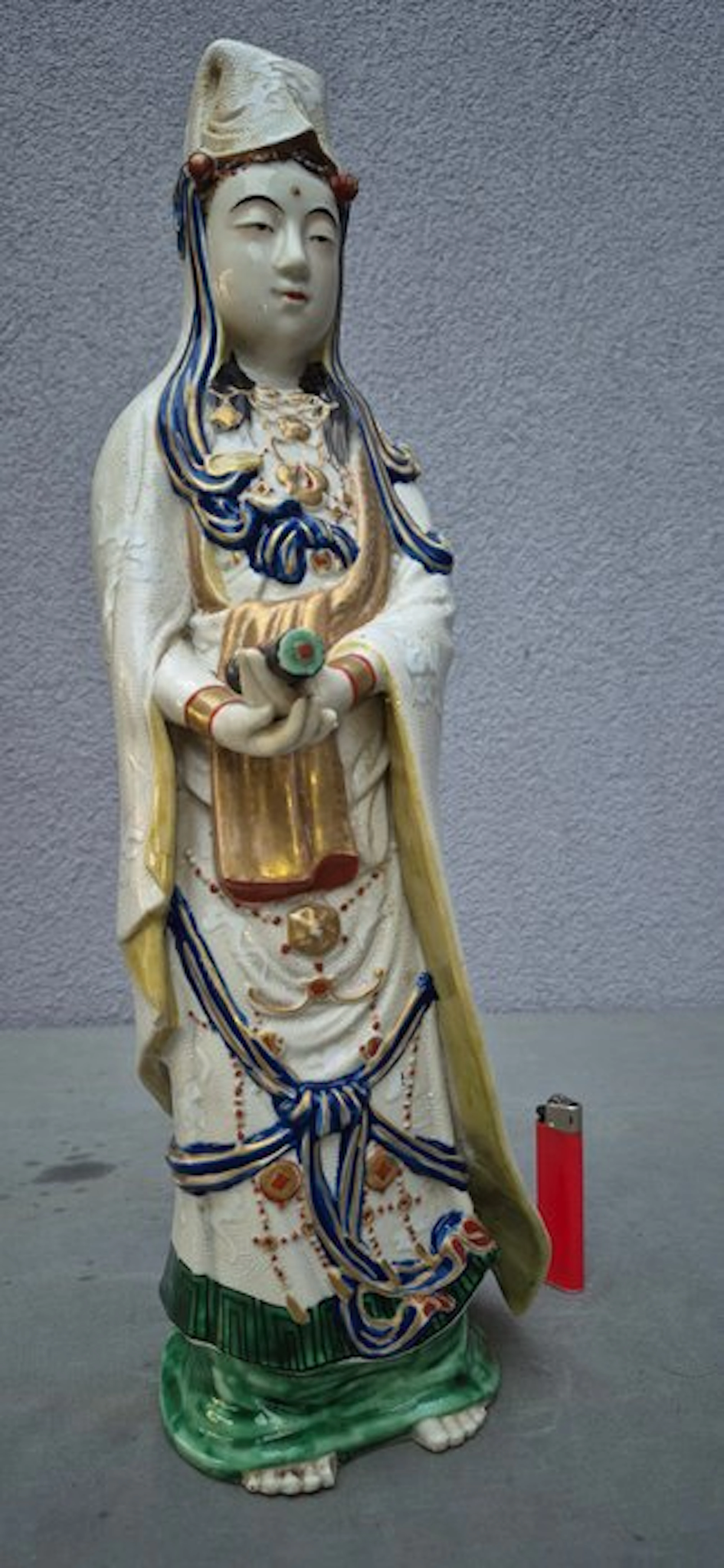 Goddess Kannon (Guanyin) - Porcelain