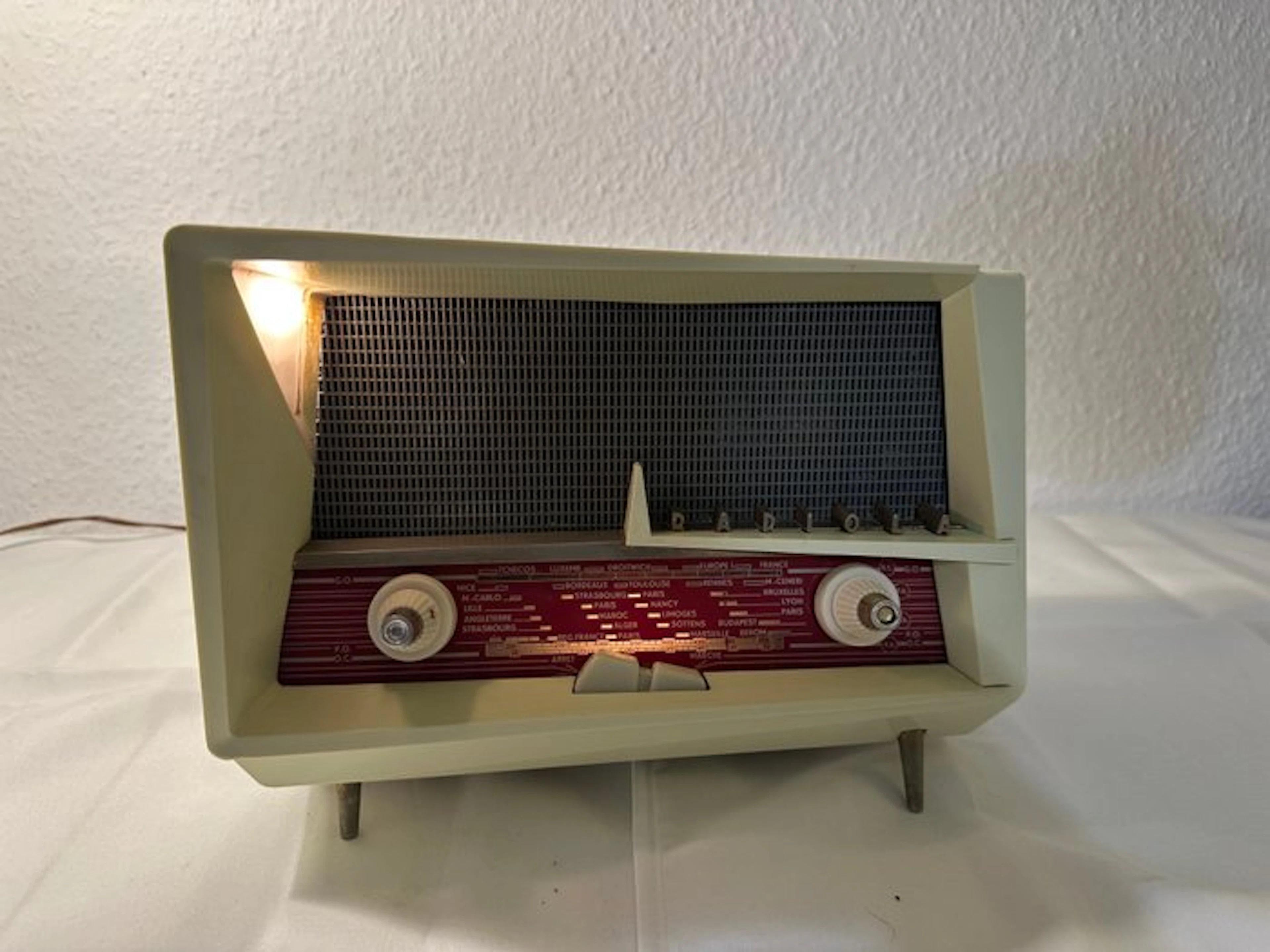 Radiola - RA248A - Le Corbusier Tube radio
