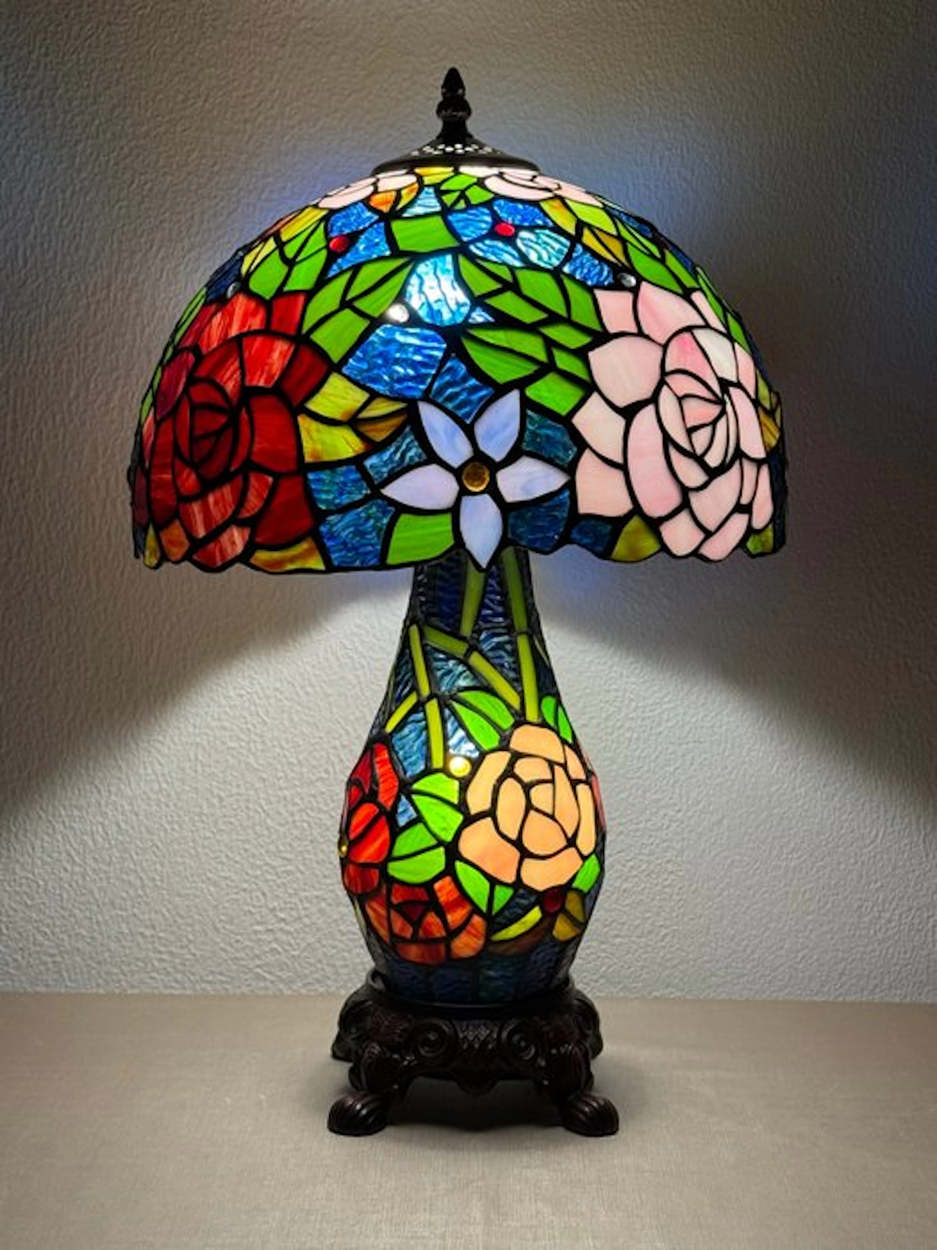 Tiffany tafellamp Studio style "Antique Blossom" met 2...