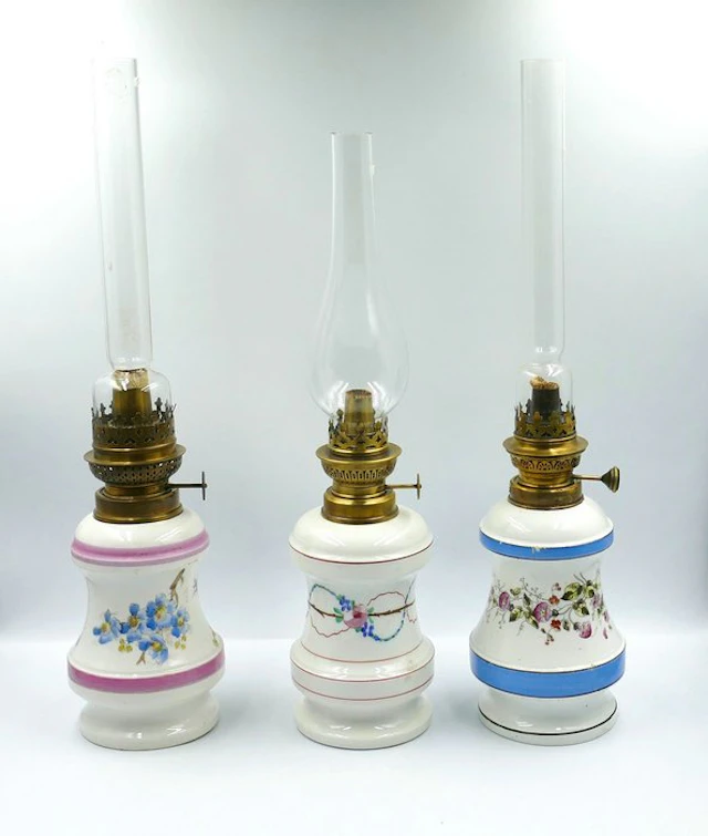 Kerosene lamp (3) - Porcelain, Brass