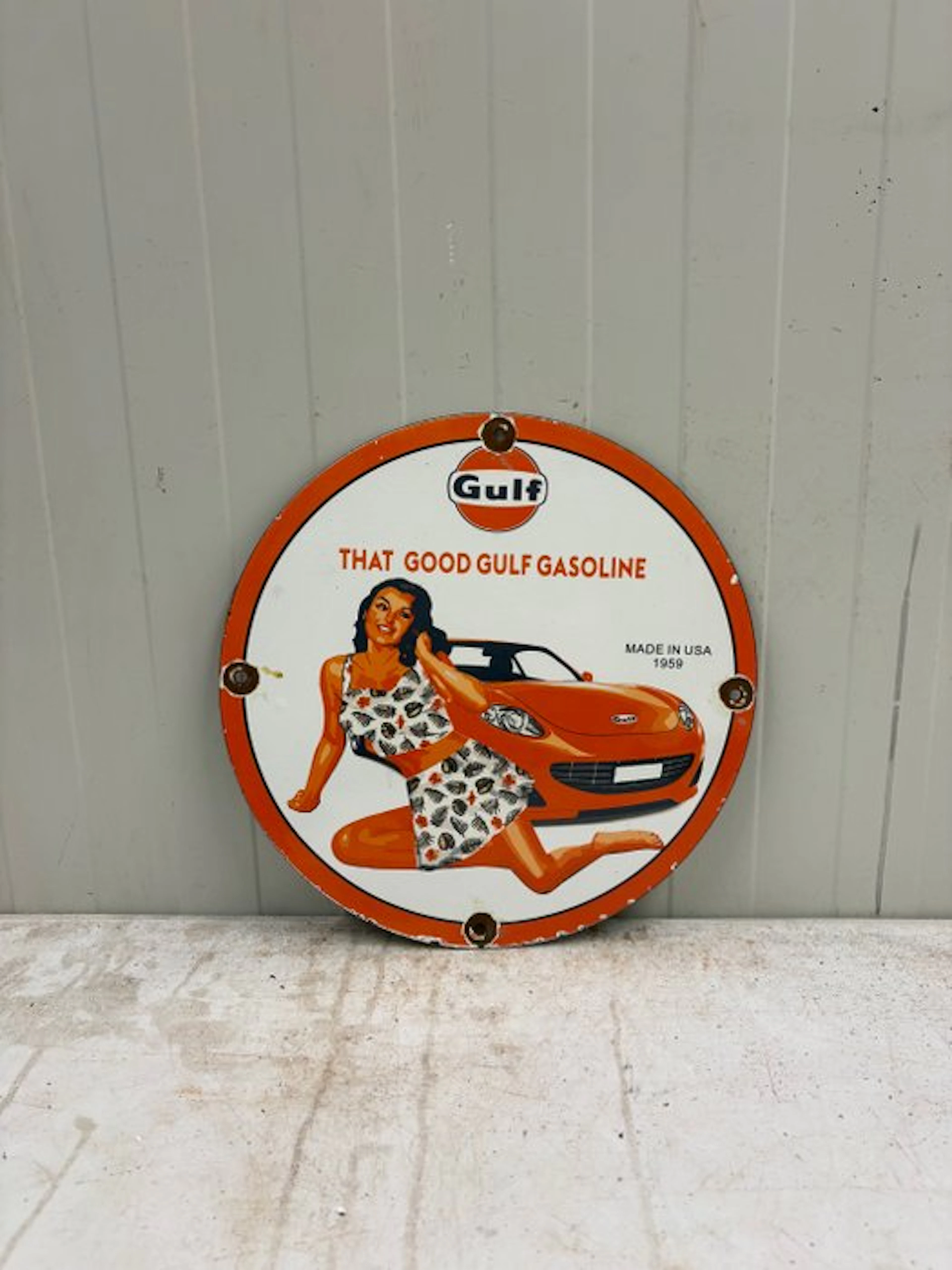 Gulf Gasoline – Emaille Reclamebord – Pin-up & Sportwagen...