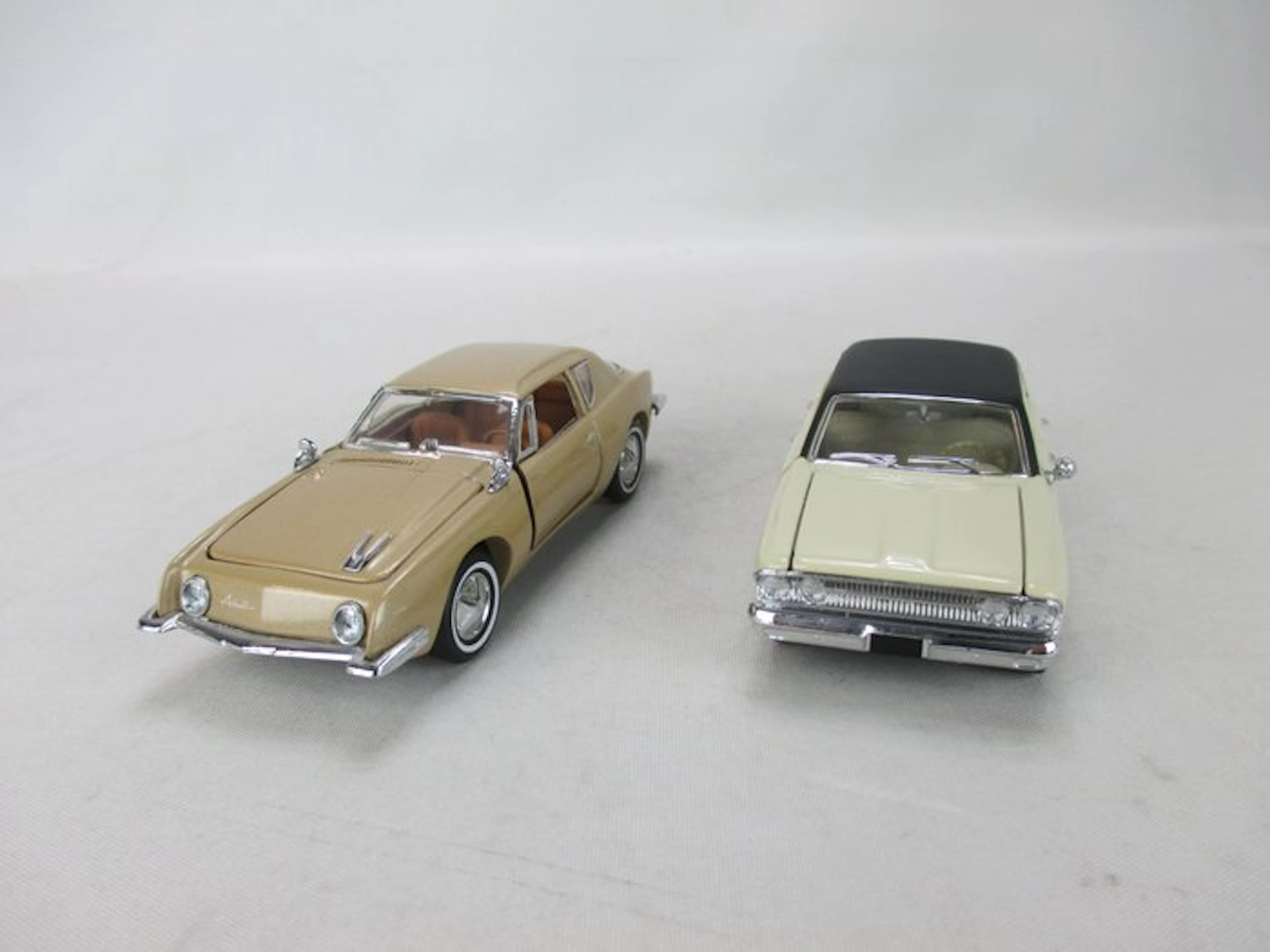 Franklin Mint 1:43 - Model car (2) - Studebaker Avanti en Galaxy A17 5G