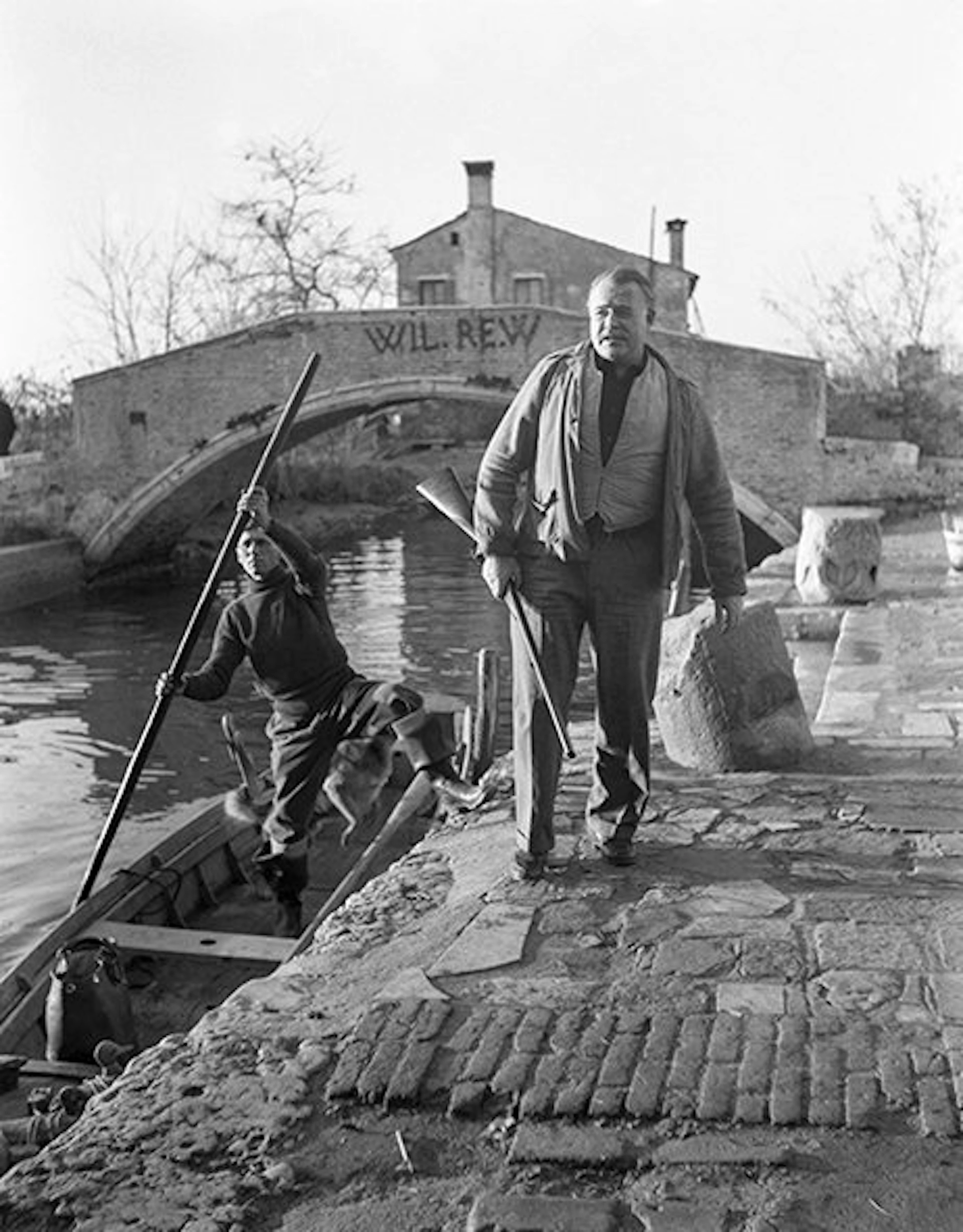 Camerapohoto Epoche/Vittorio Pavan - 17-Ernest Hemingway-Venezia Torcello 1948