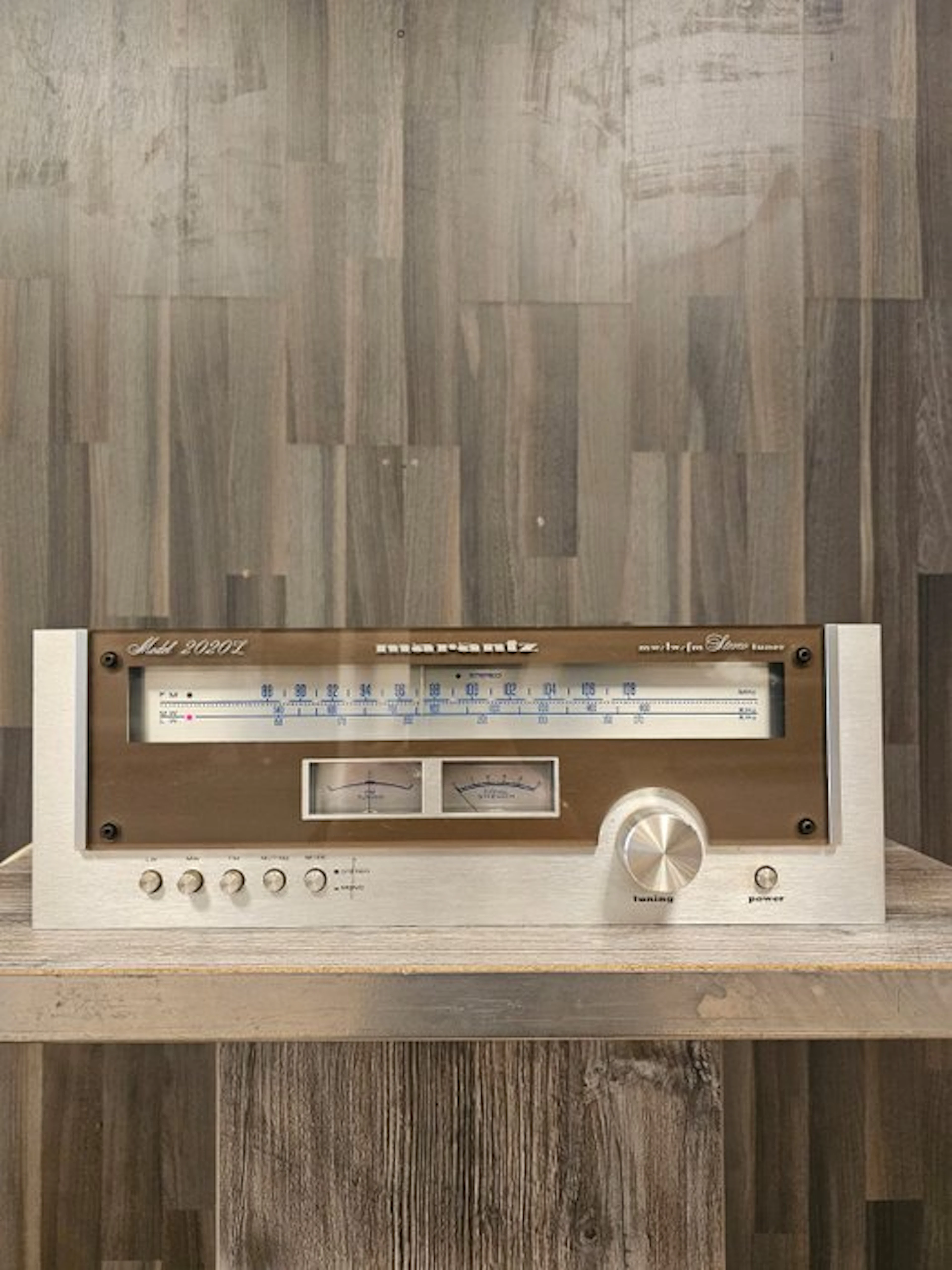Marantz - Model 2020L Analog Stereo Tuner